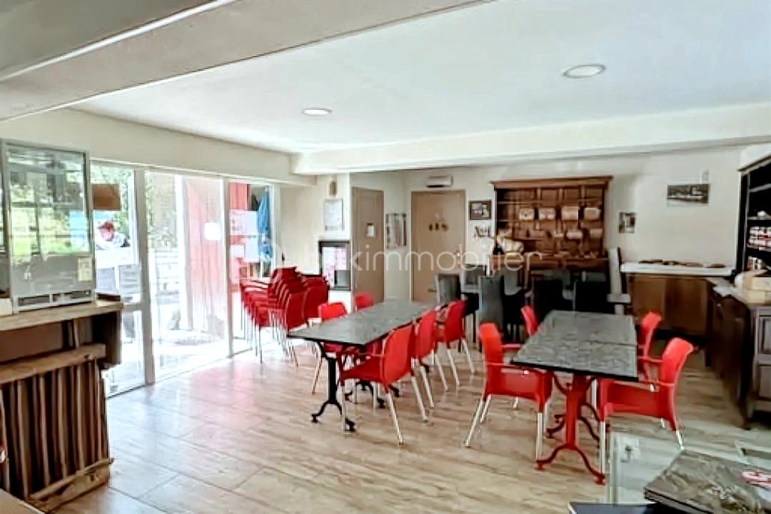 Maison de 240 m² - hoqi-59631899eba04cd18fec676208f6705f.jpg