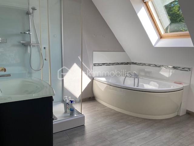 Pavillon de 106 m² - salle de bains.jpg