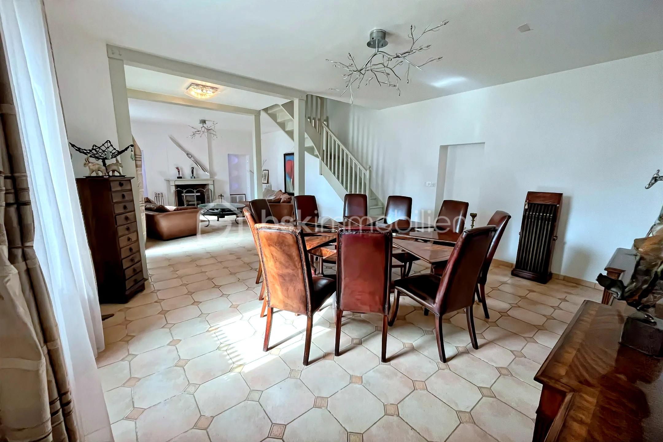 Maison de 273 m² - hoqi-80d525d79cbf4851aaa1a054aedb74bc.jpg