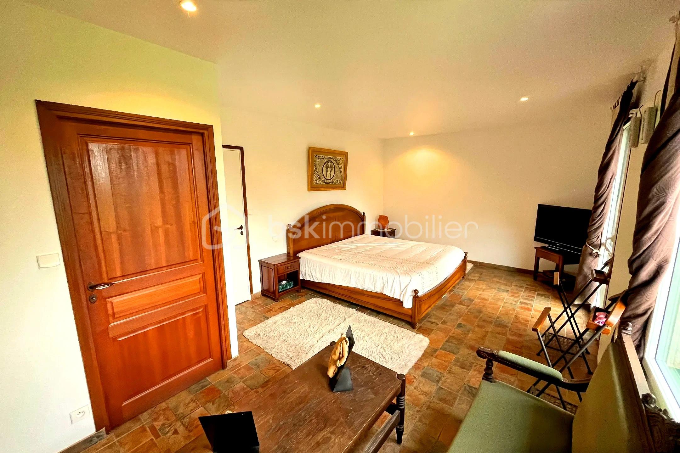 Maison de 273 m² - hoqi-6d6e92e09a664a99b889c1e0915de144.jpg