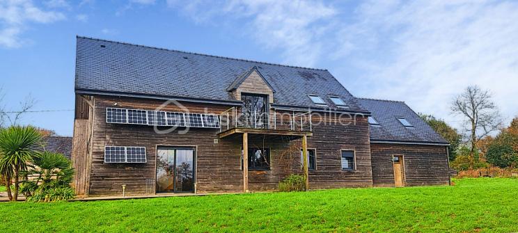 Maison contemporaine de 168 m² - façade arrière ciel bleu.jpg