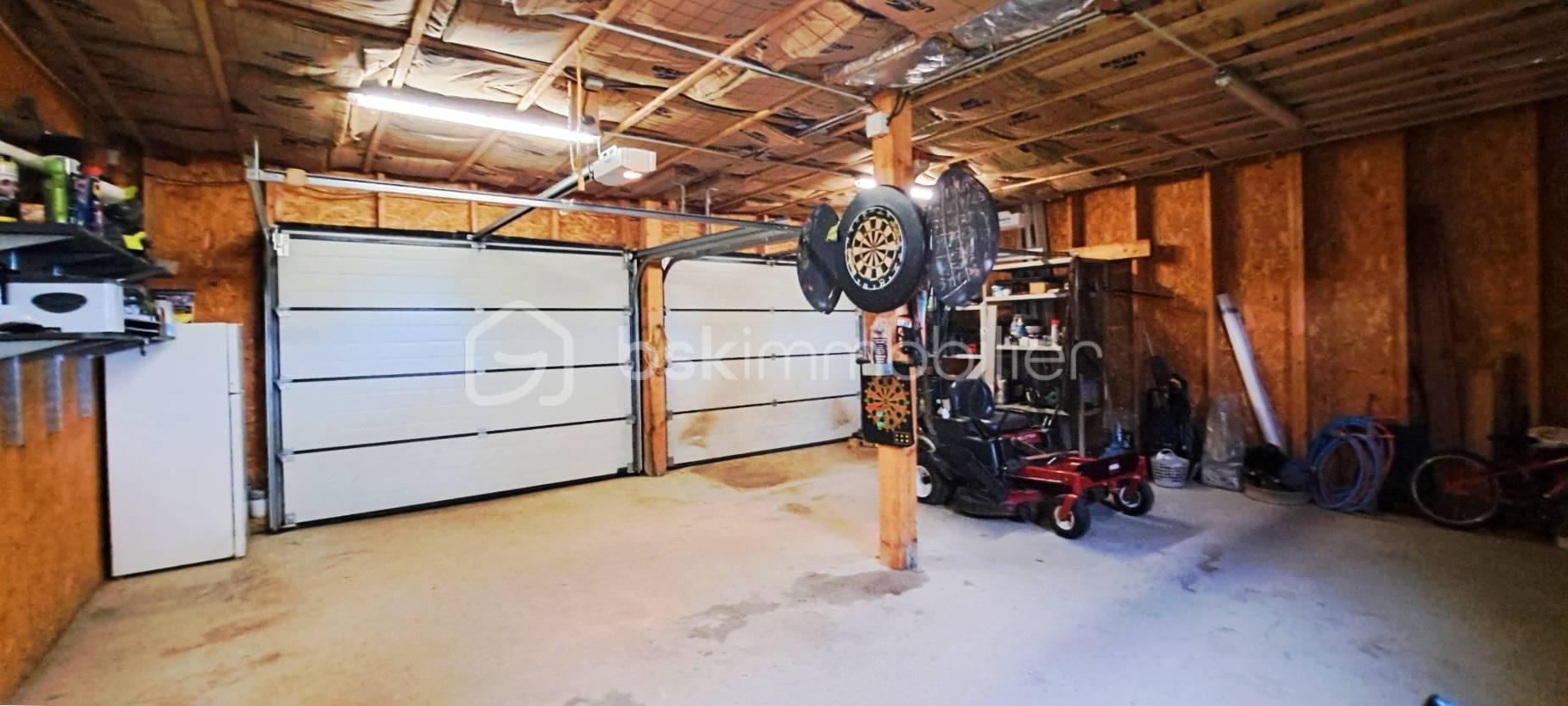 Maison contemporaine de 168 m² - garages.jpg