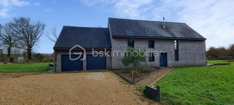 Maison contemporaine de 168 m² - façade jardin ciel bleu.jpg