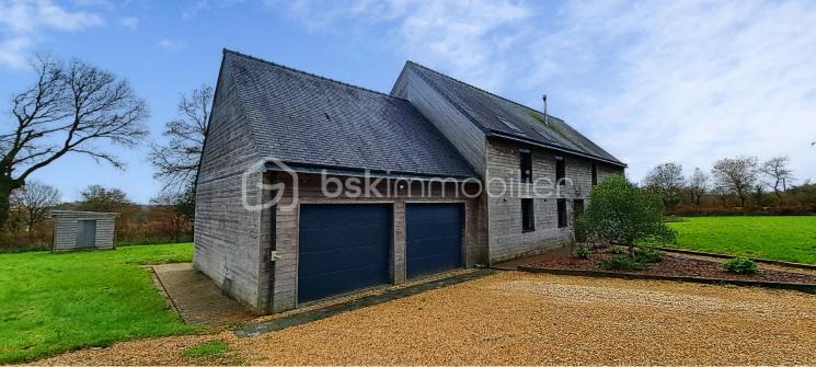Maison contemporaine de 168 m² - façade garage ciel bleu.jpg