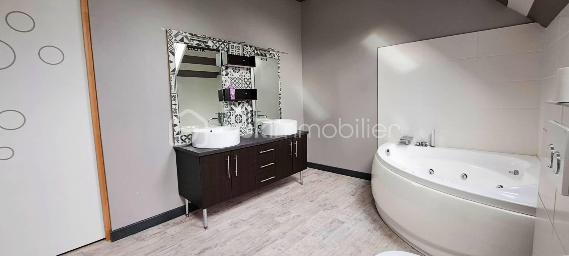 Maison contemporaine de 168 m² - salle de bains 1er étage.jpg