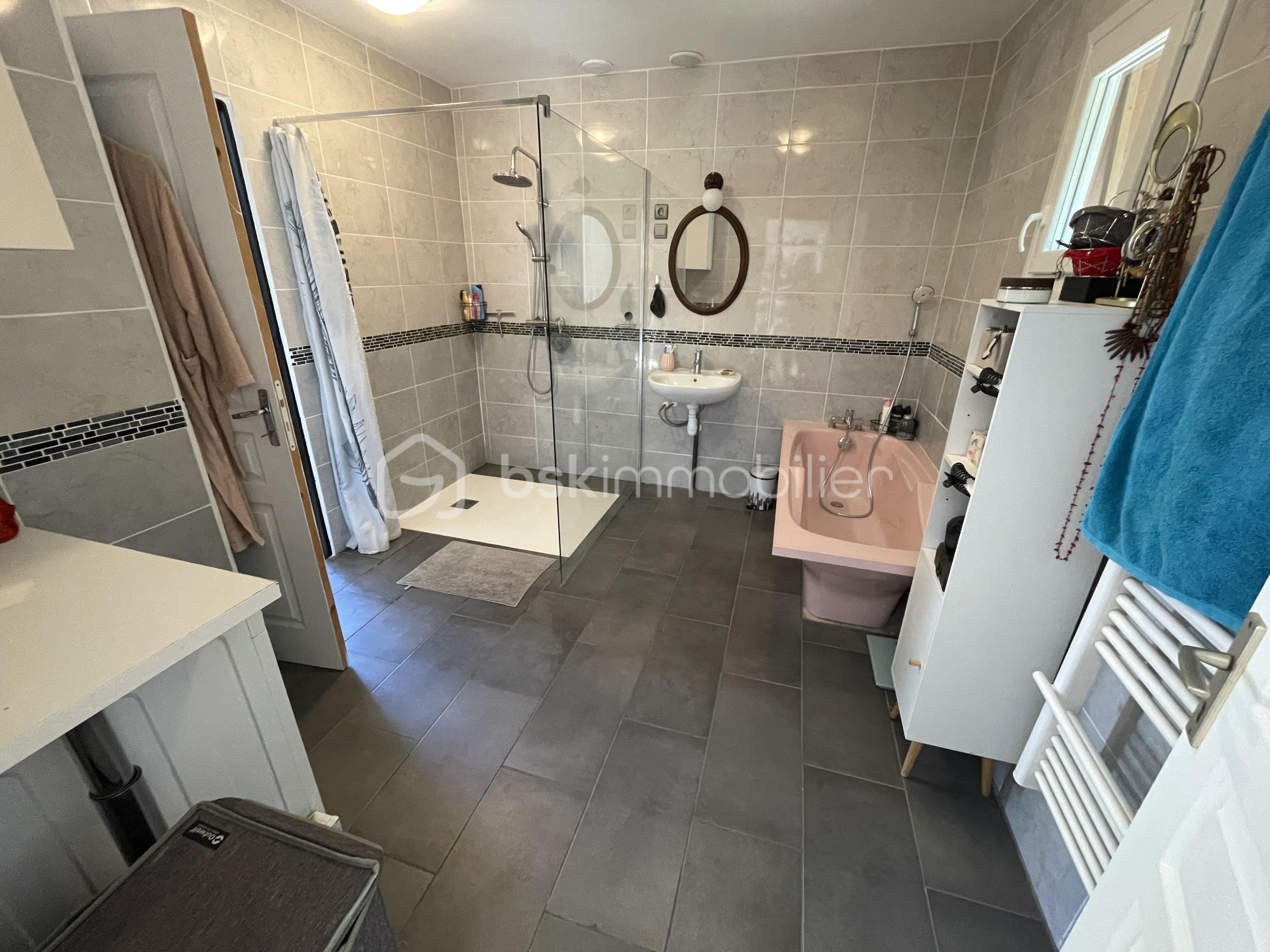 Maison traditionnelle de 120 m² - SALLE DE BAIN.jpg