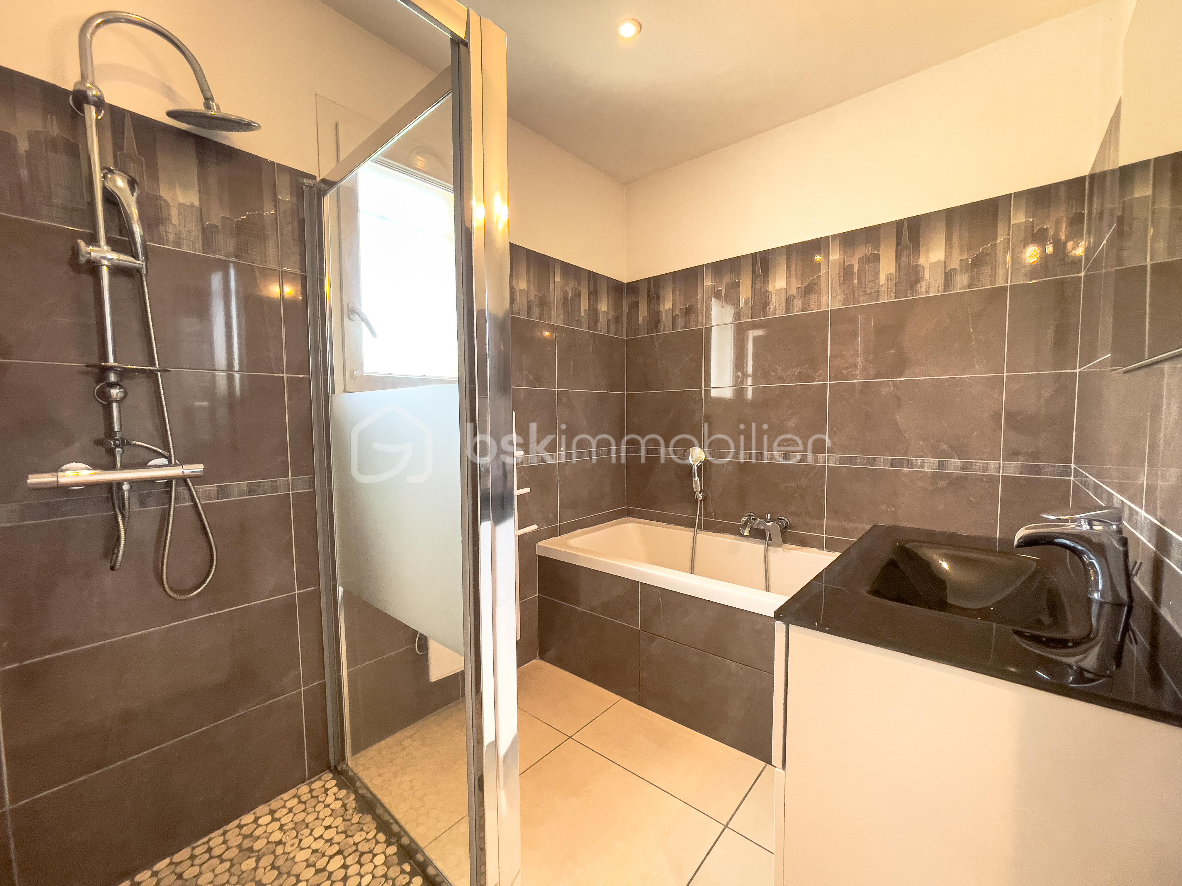 Villa de 150 m² - SALLE DE BAINS R+1.jpg