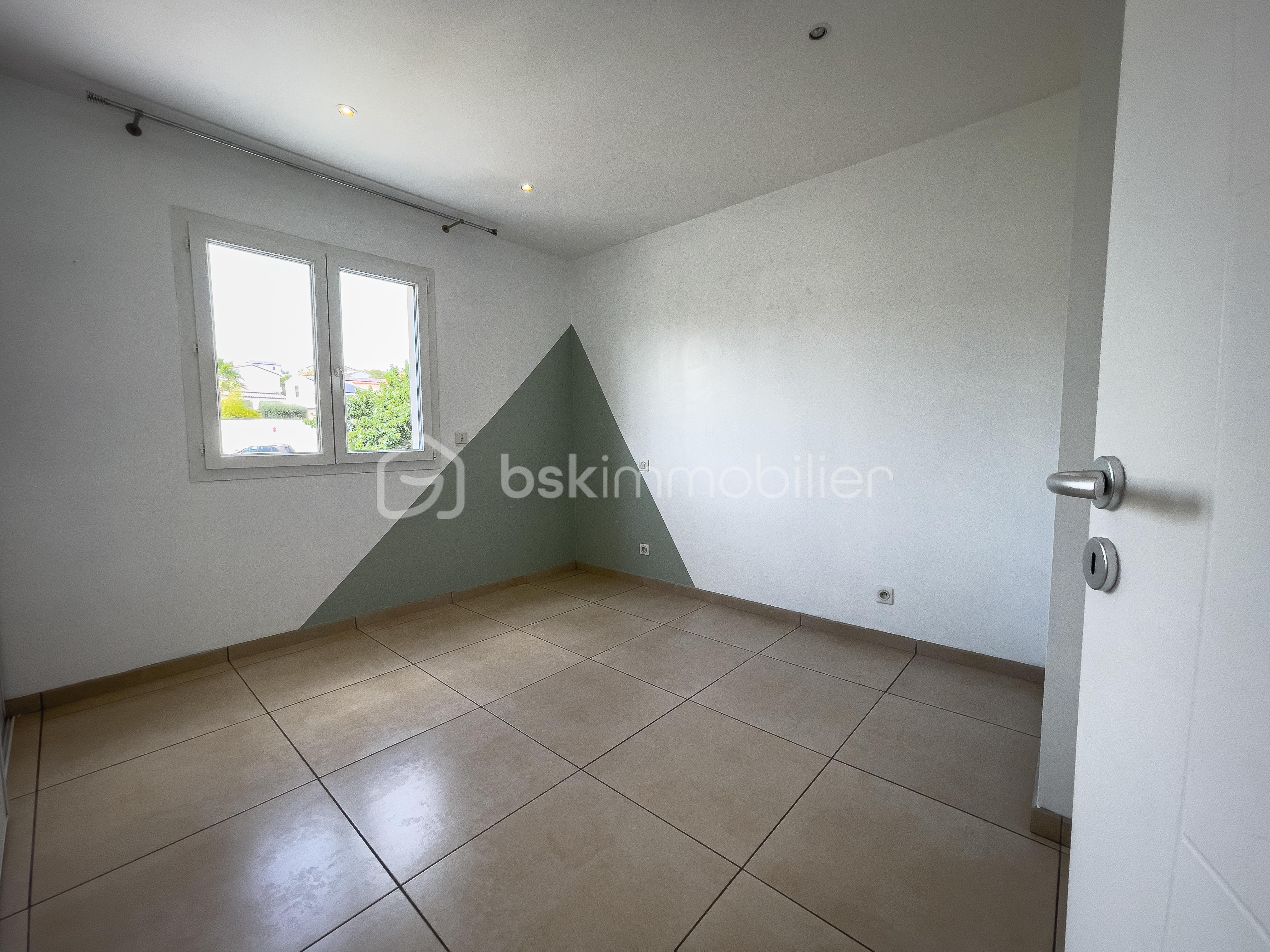 Villa de 150 m² - CHAMBRE 1 R+1 2.jpg