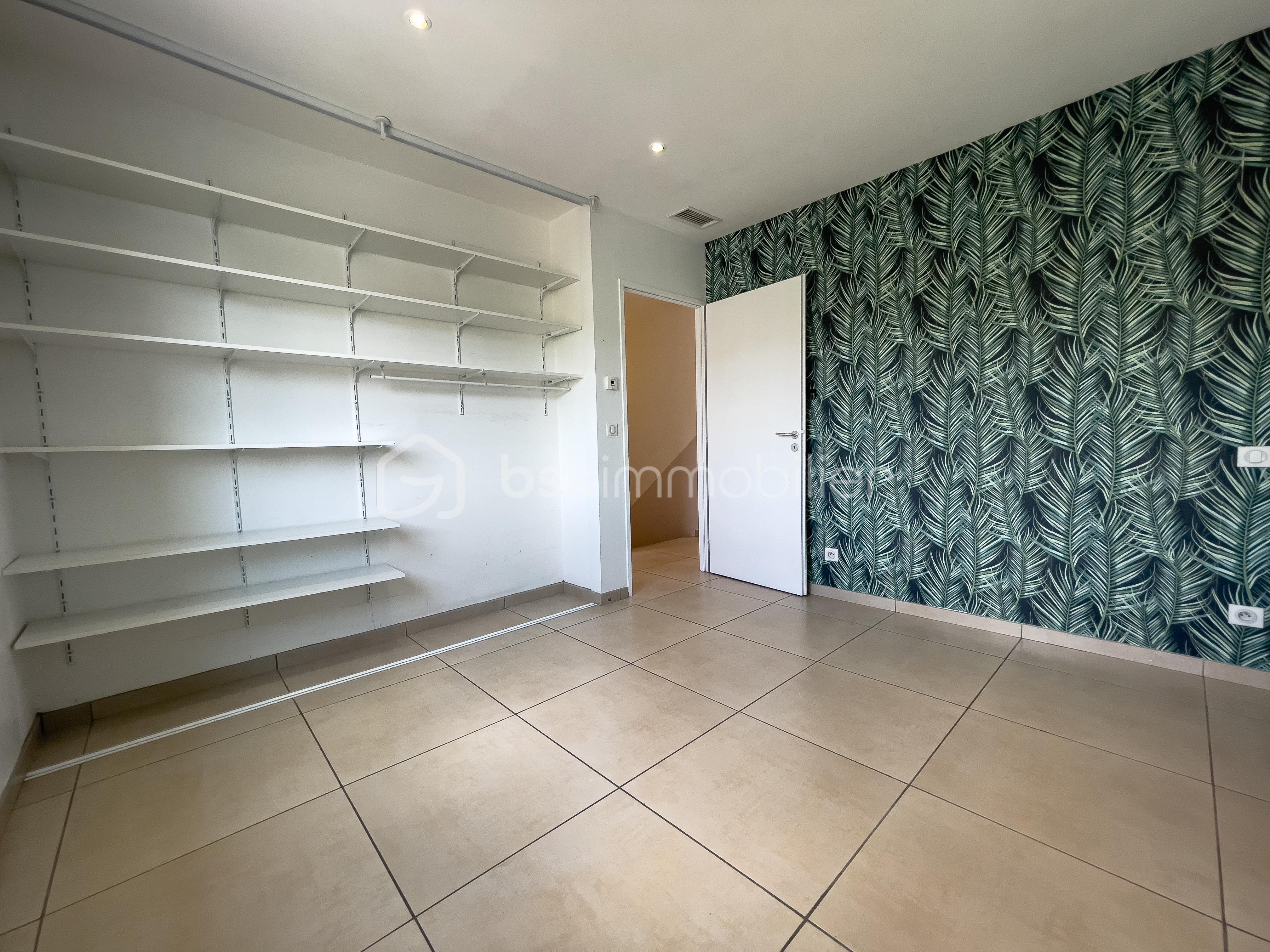 Villa de 150 m² - CHAMBRE 2 R+1 2.jpg