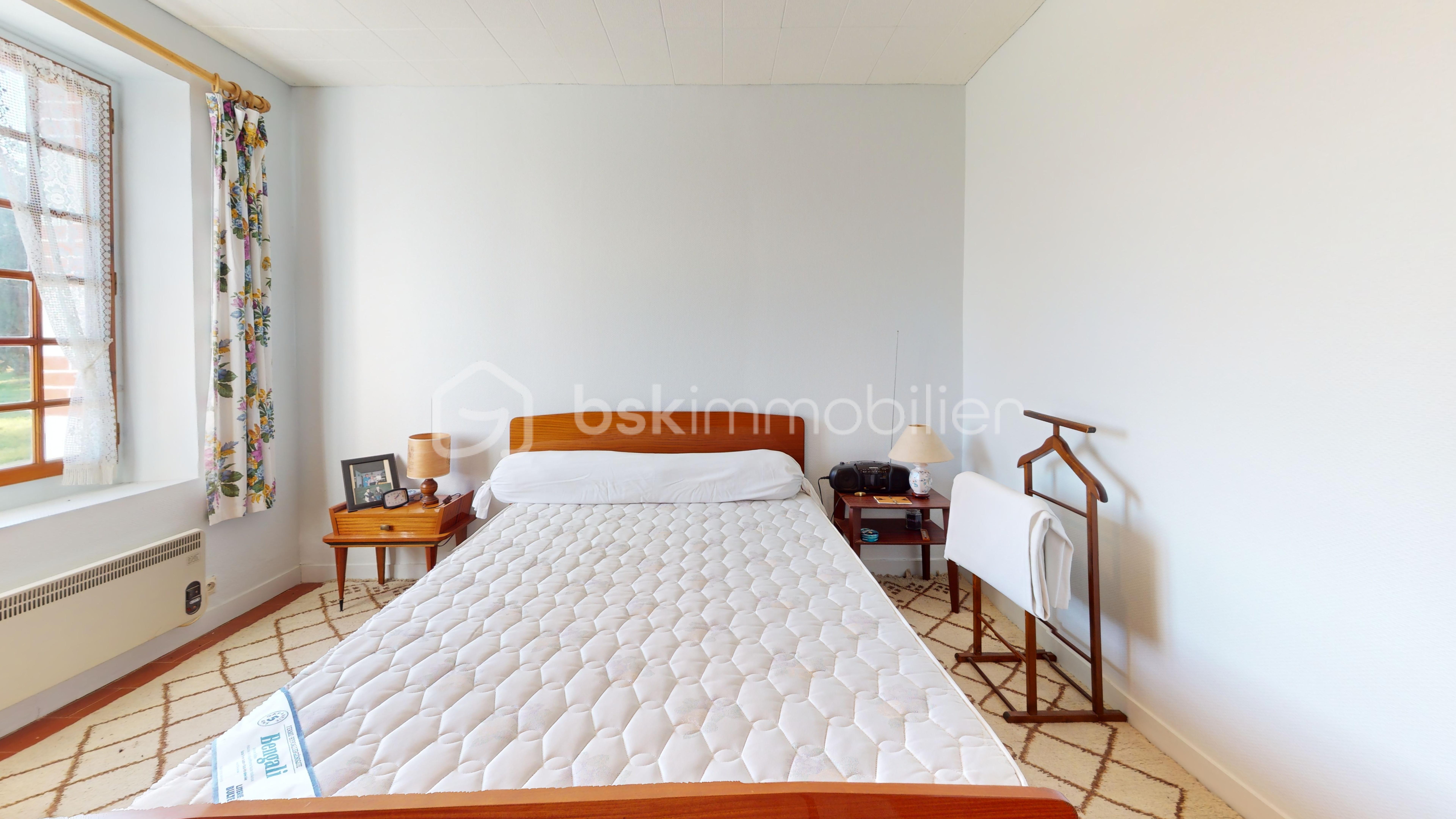 Maison de 115 m² - 10-Rue-des-Gaudins-Bedroom 1.jpg