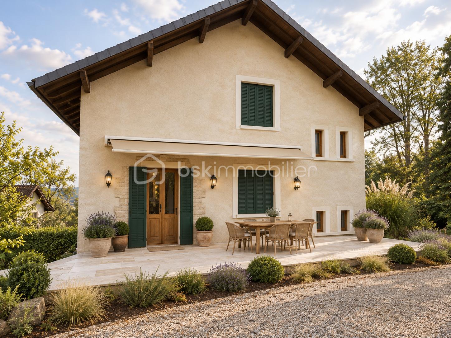 Maison de campagne élégante et terrasse fleurie.png