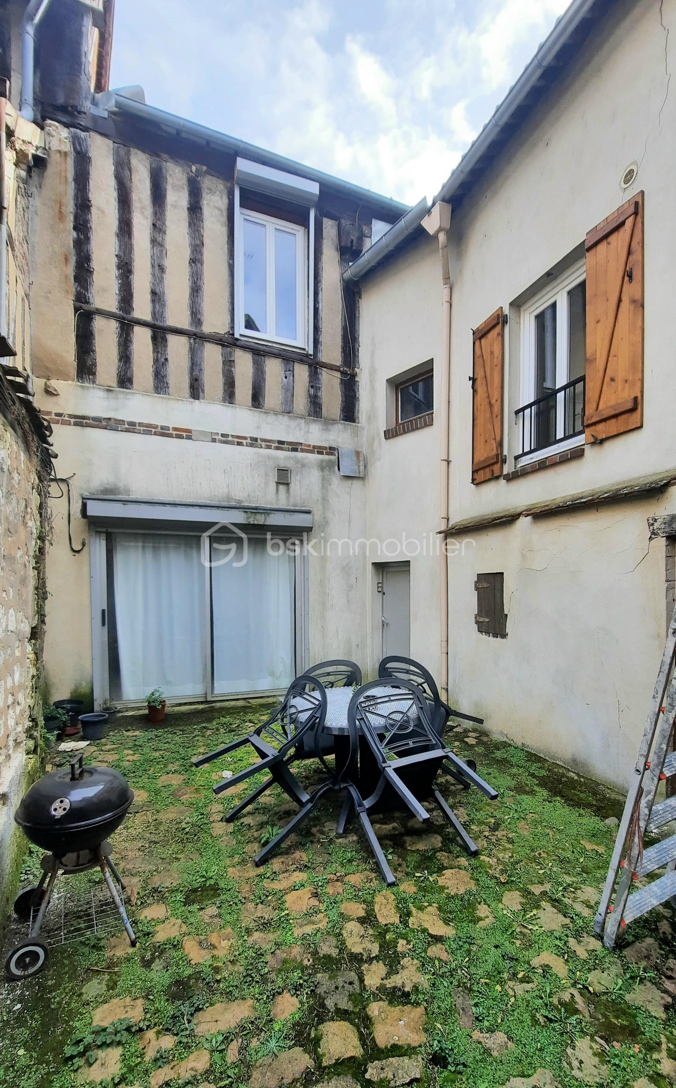 Immeuble mixte de 99 m²