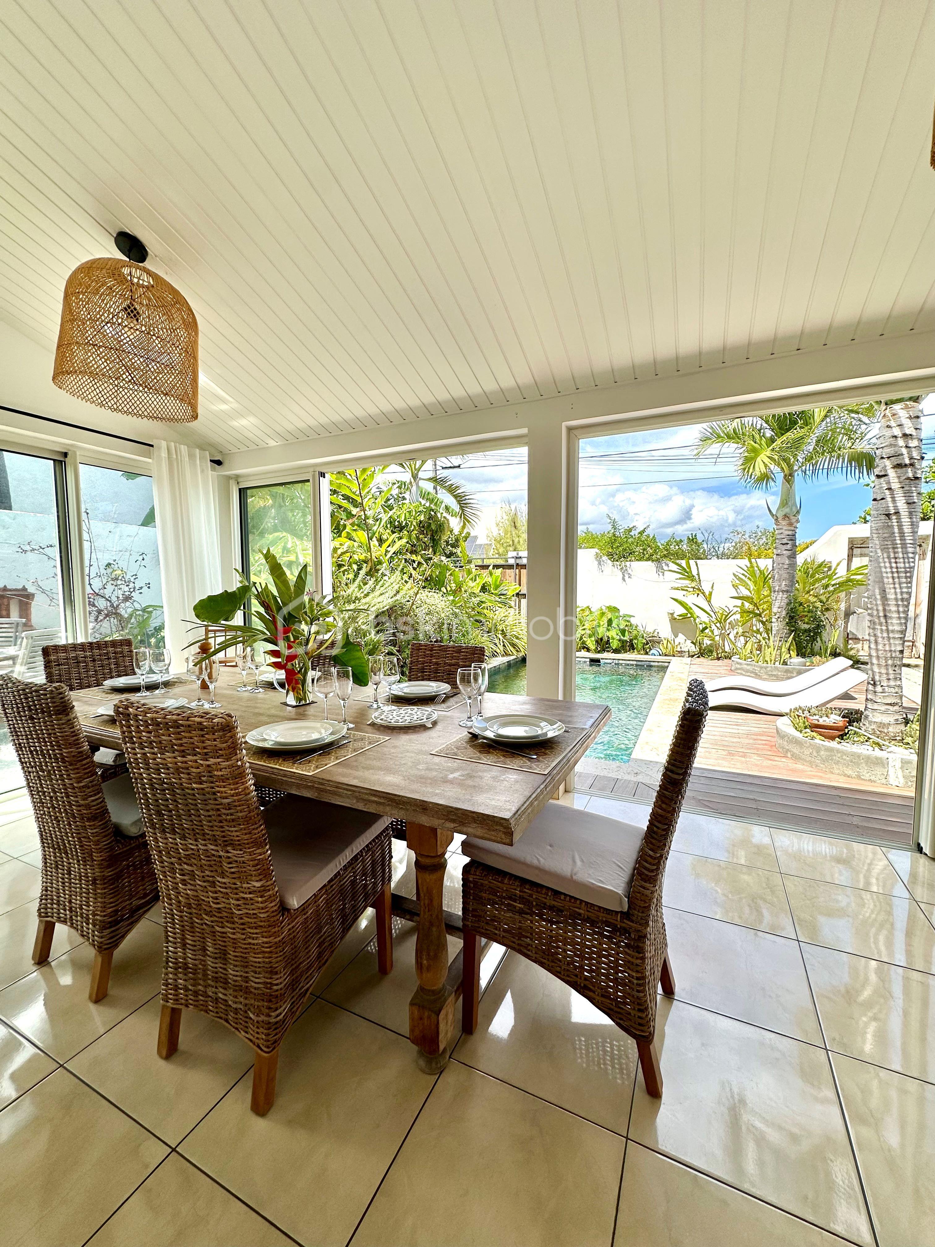 5 TABLE SAM & VUE PISCINE OK.jpg