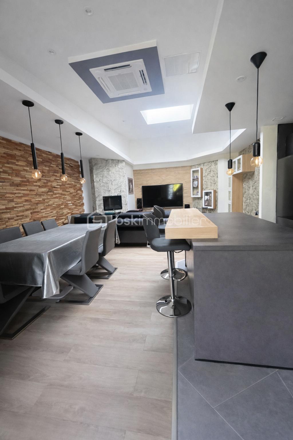 Espace ouvert moderne et lumineux.png