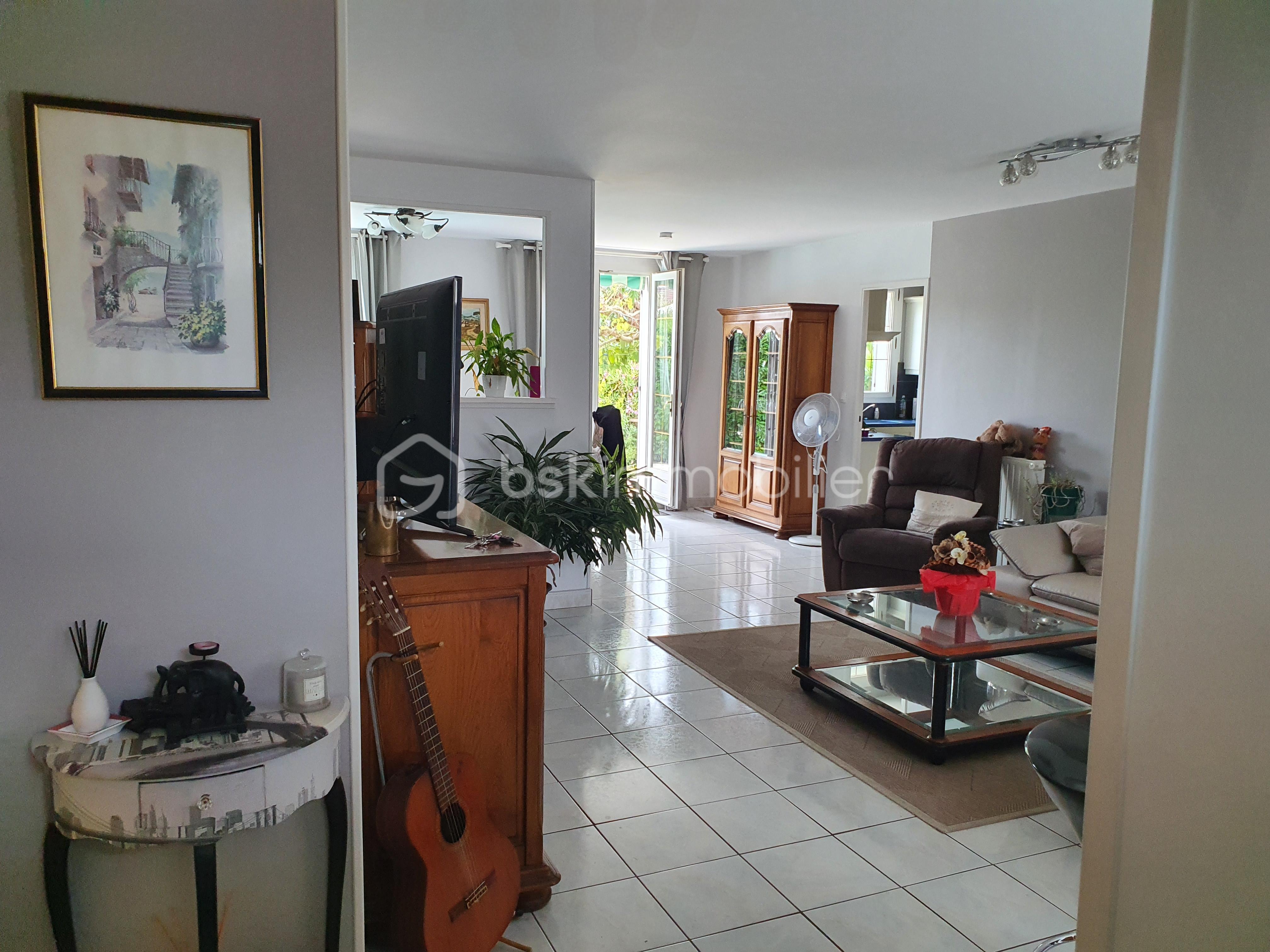 Pavillon de 106,33 m² - entree salon.jpg