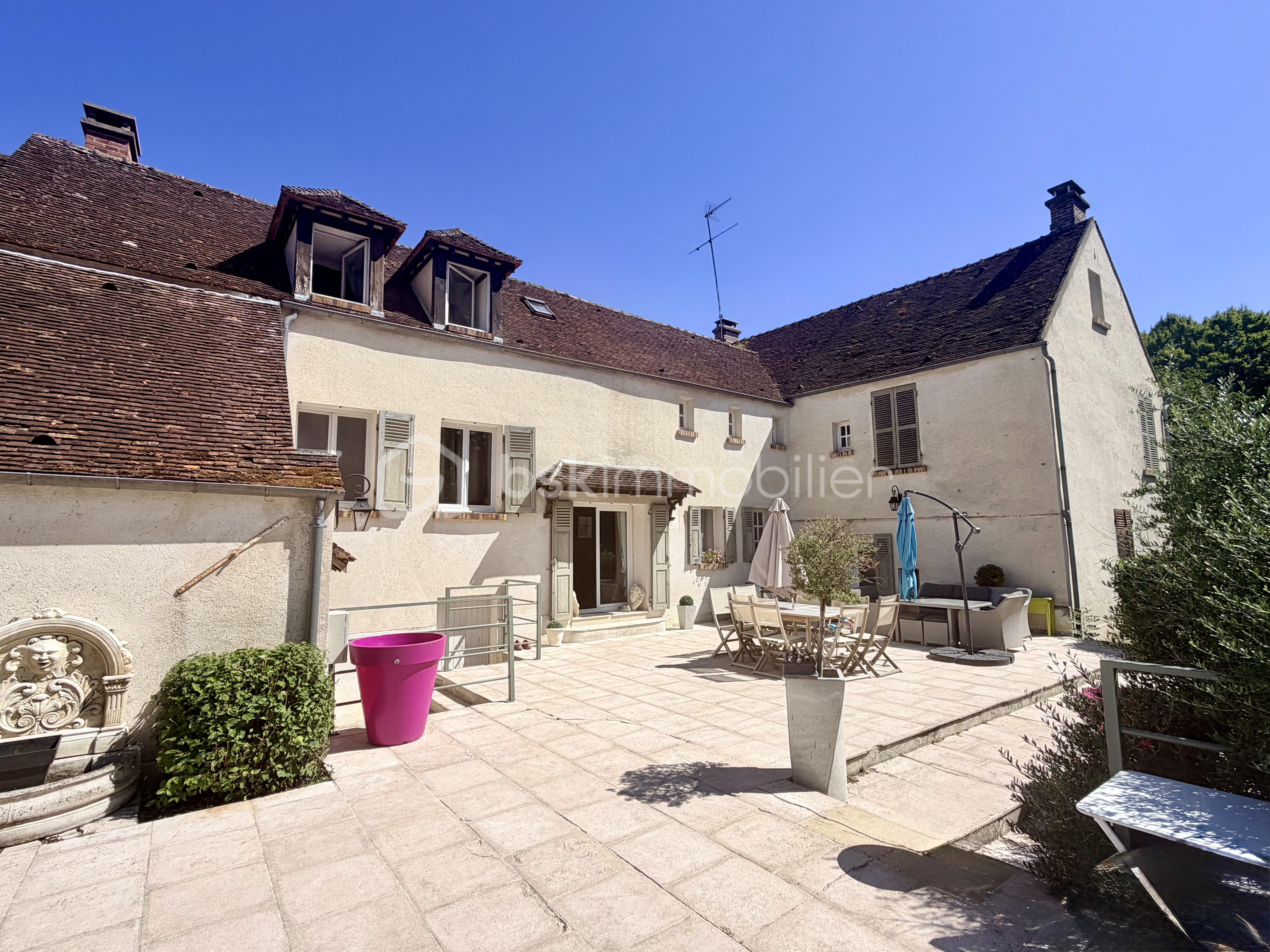 Maison 12 pièces 298 m² · à Pommeuse · 298 m² · 698 000 €