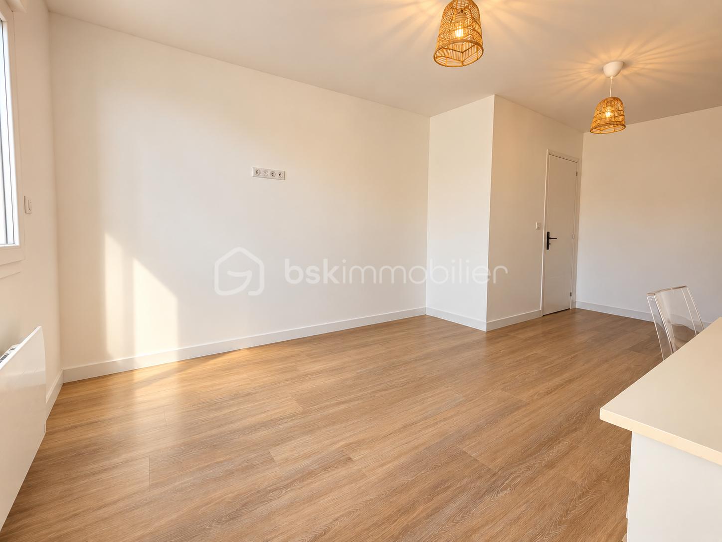 Intérieur scandinave lumineux et épuré.png