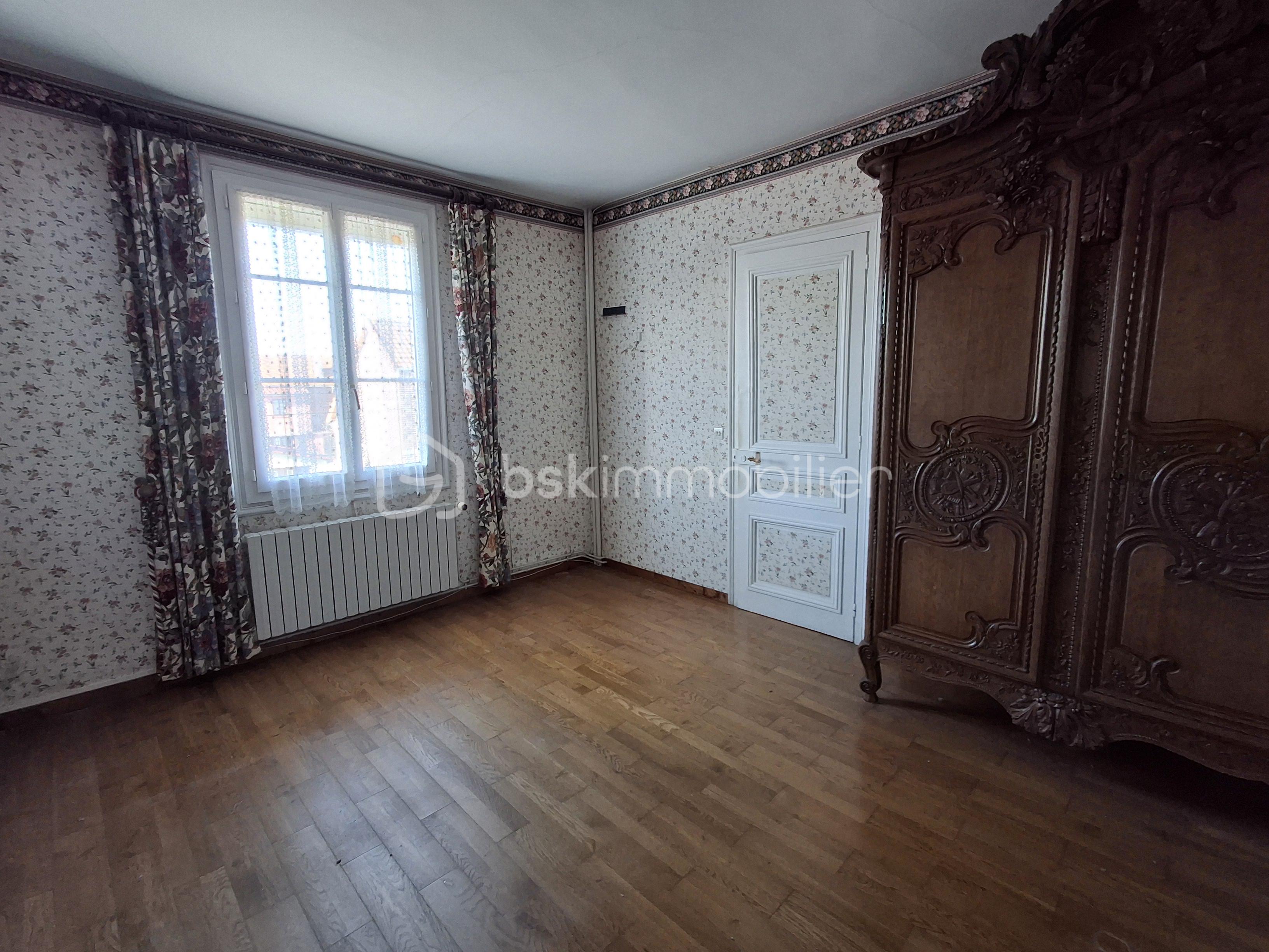 Chambre 1er étage armoire paysage.png