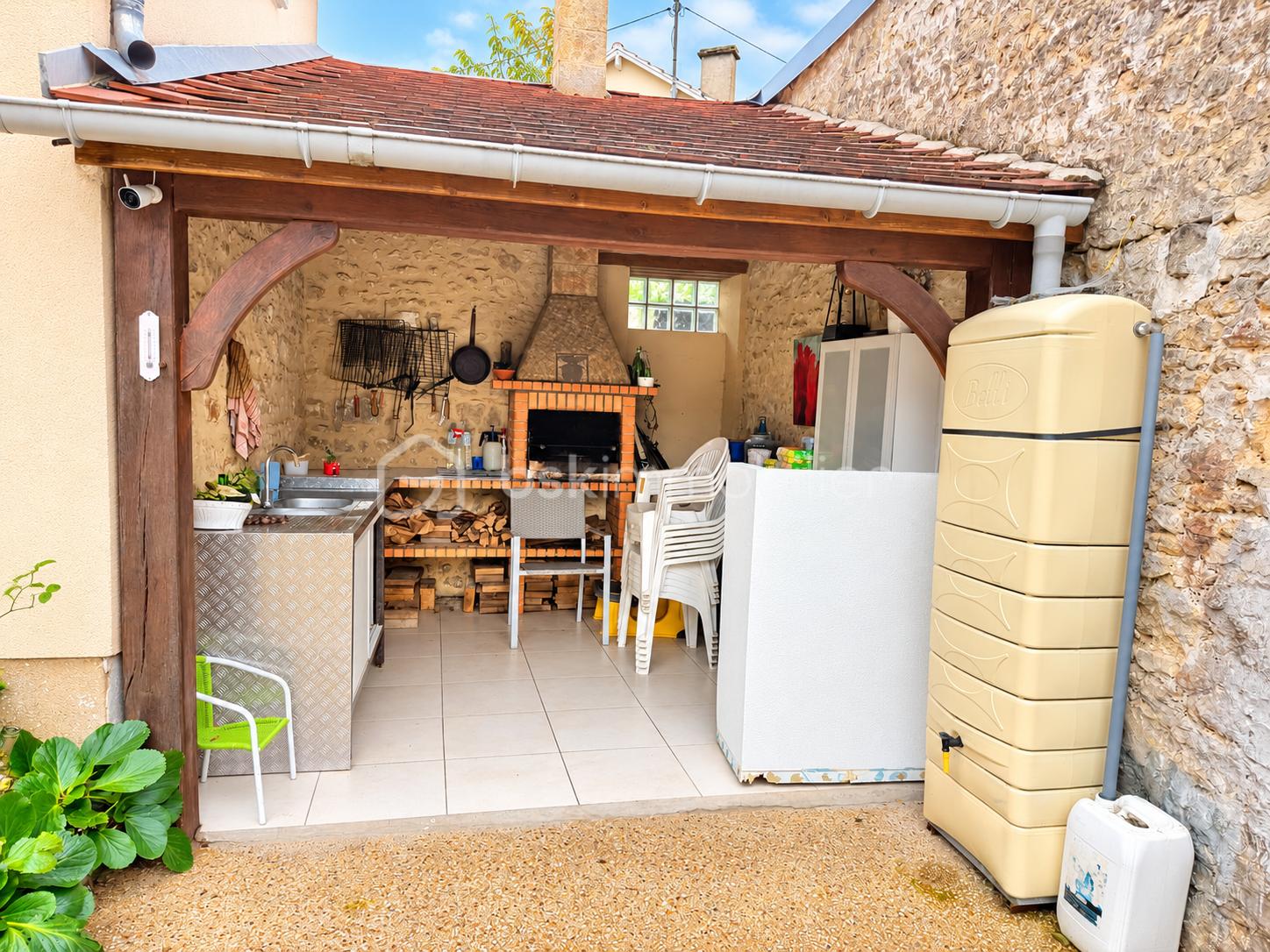 Cuisine extérieure rustique sous pergola.png