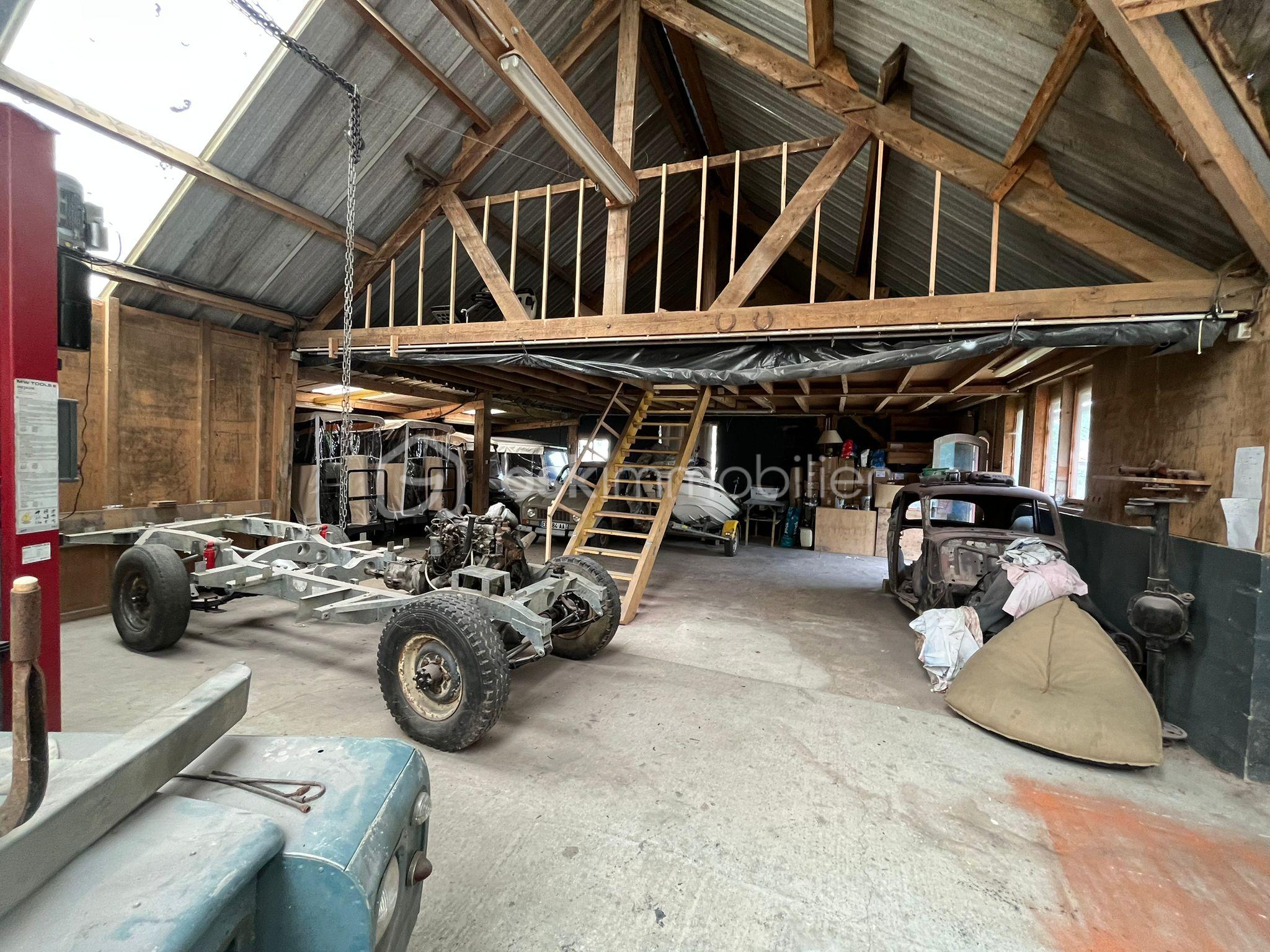 Local de stockage de 375 m² - WhatsApp Image 2025-06-16 à 20.53.28_122e8f35.jpg