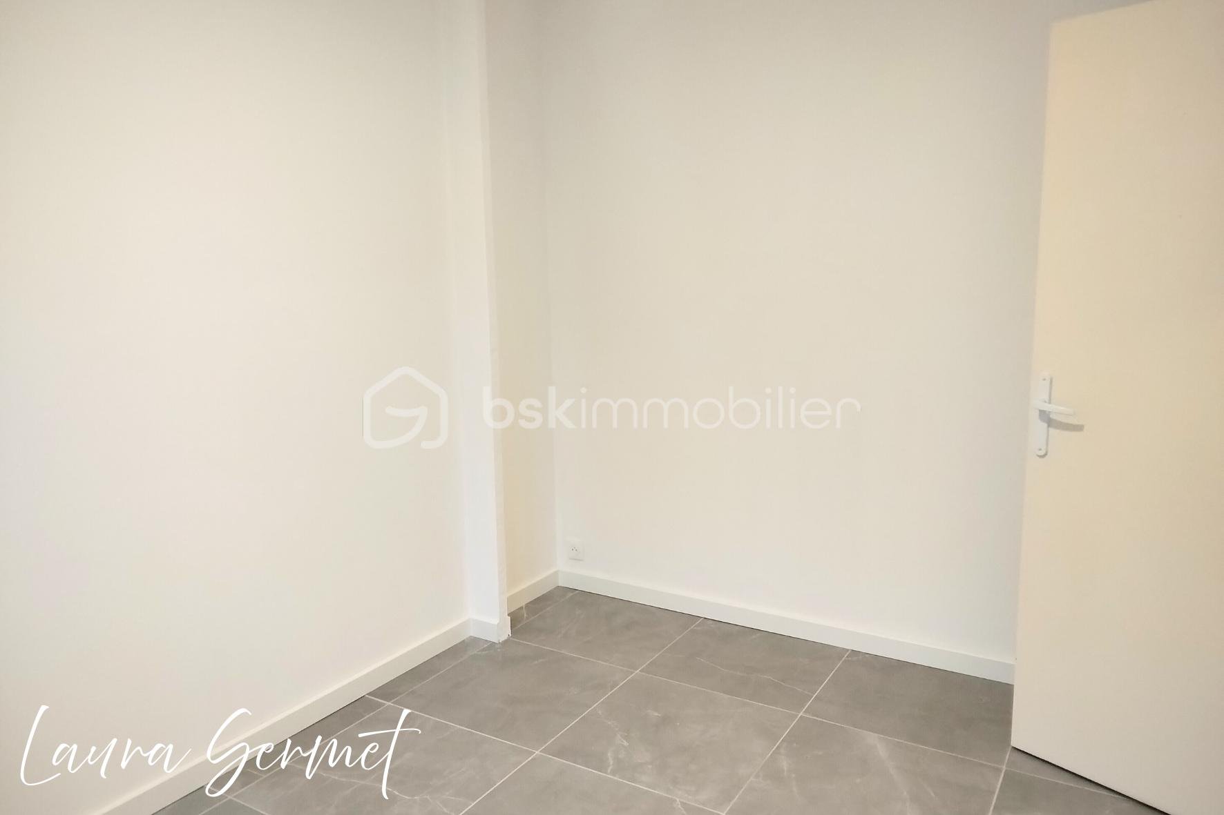 Pavillon de 80 m² - 1000002015.png