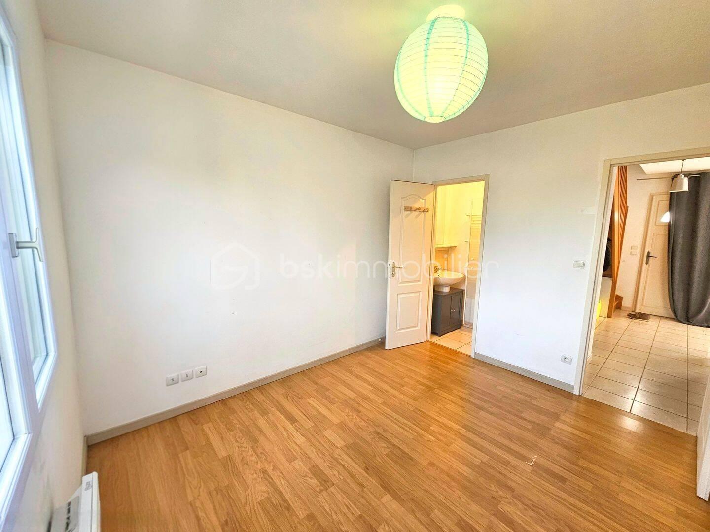 Maison de 126 m² - chambre bas.jpg