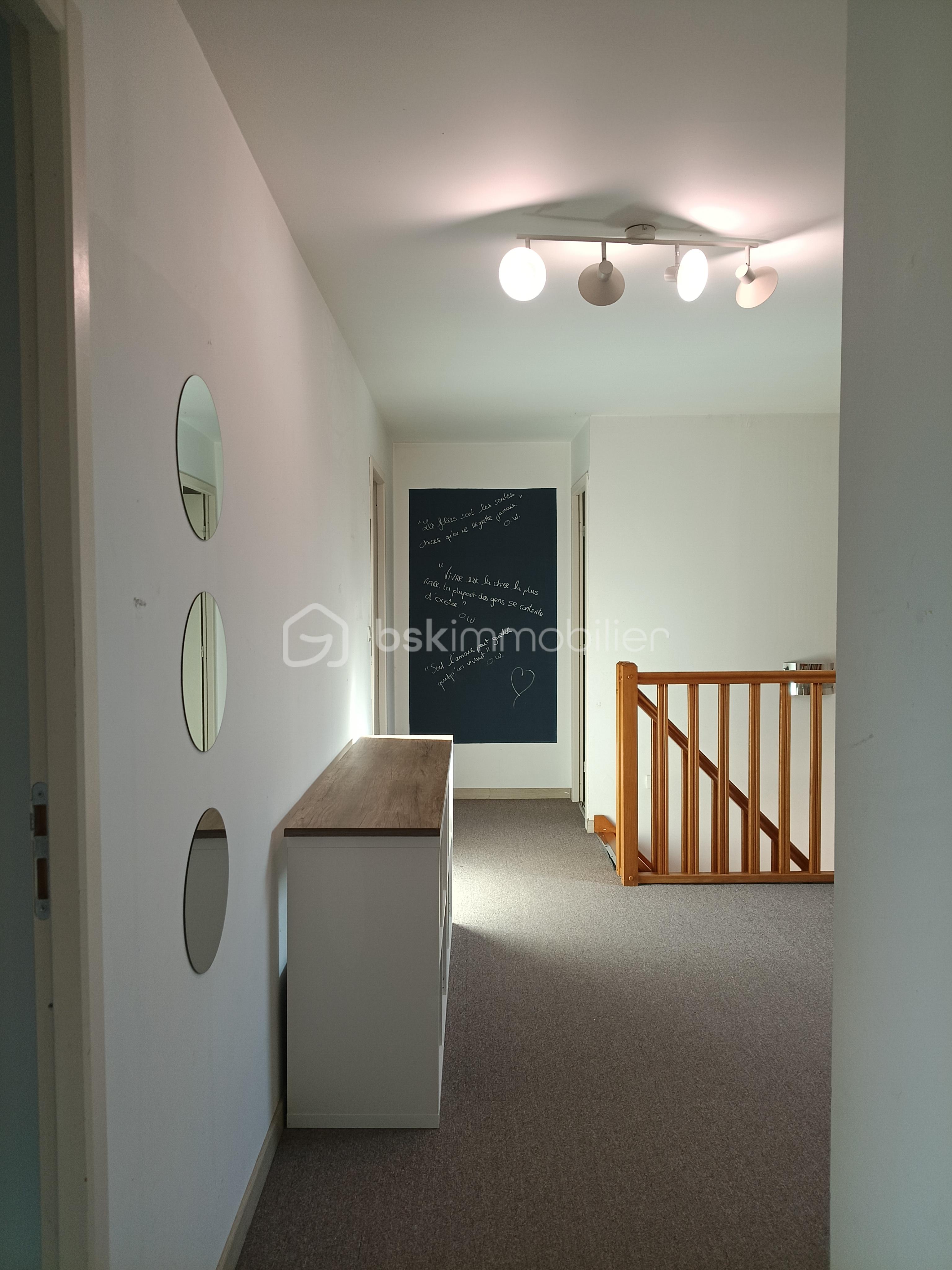 Maison de 126 m² - piece palière couloir.jpg