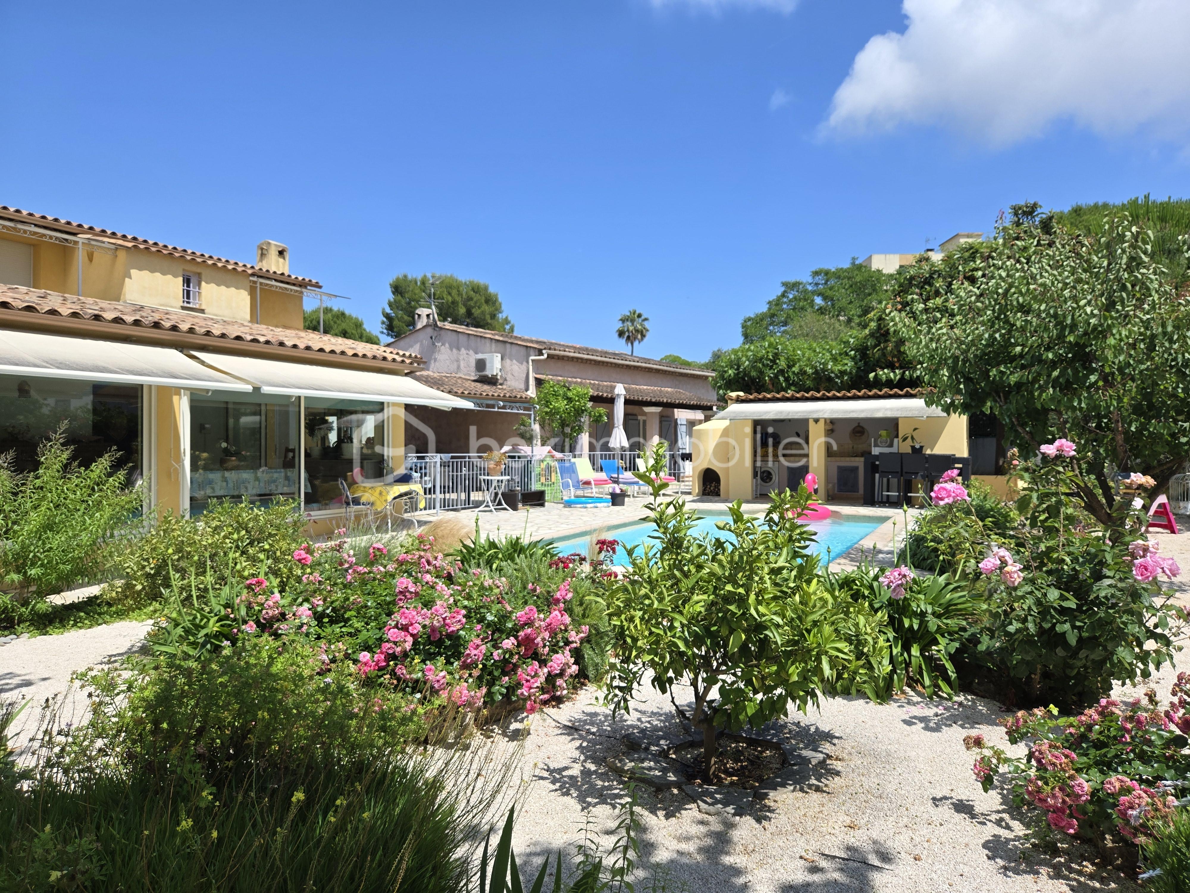 Maison 11 pièces 309 m² · à Antibes · 309 m² · 1 495 000 €