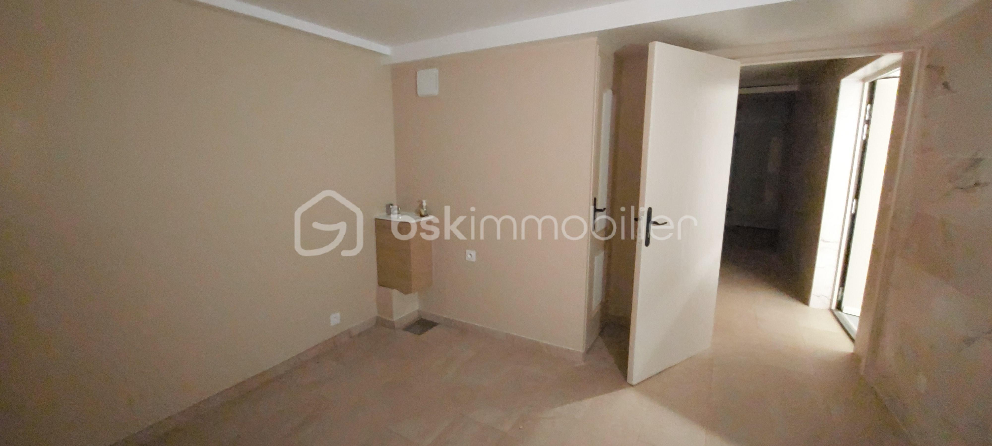 Local d'activités de 49 m² - 20241025_115400.jpg