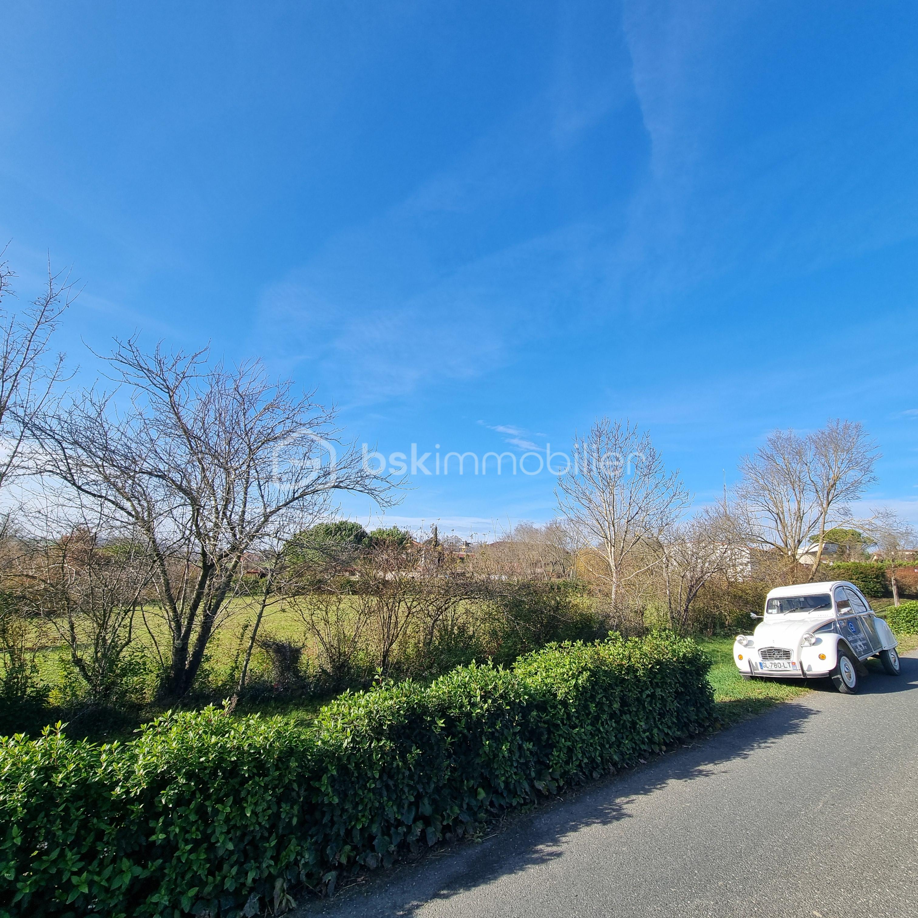 Terrain de 2 197 m²