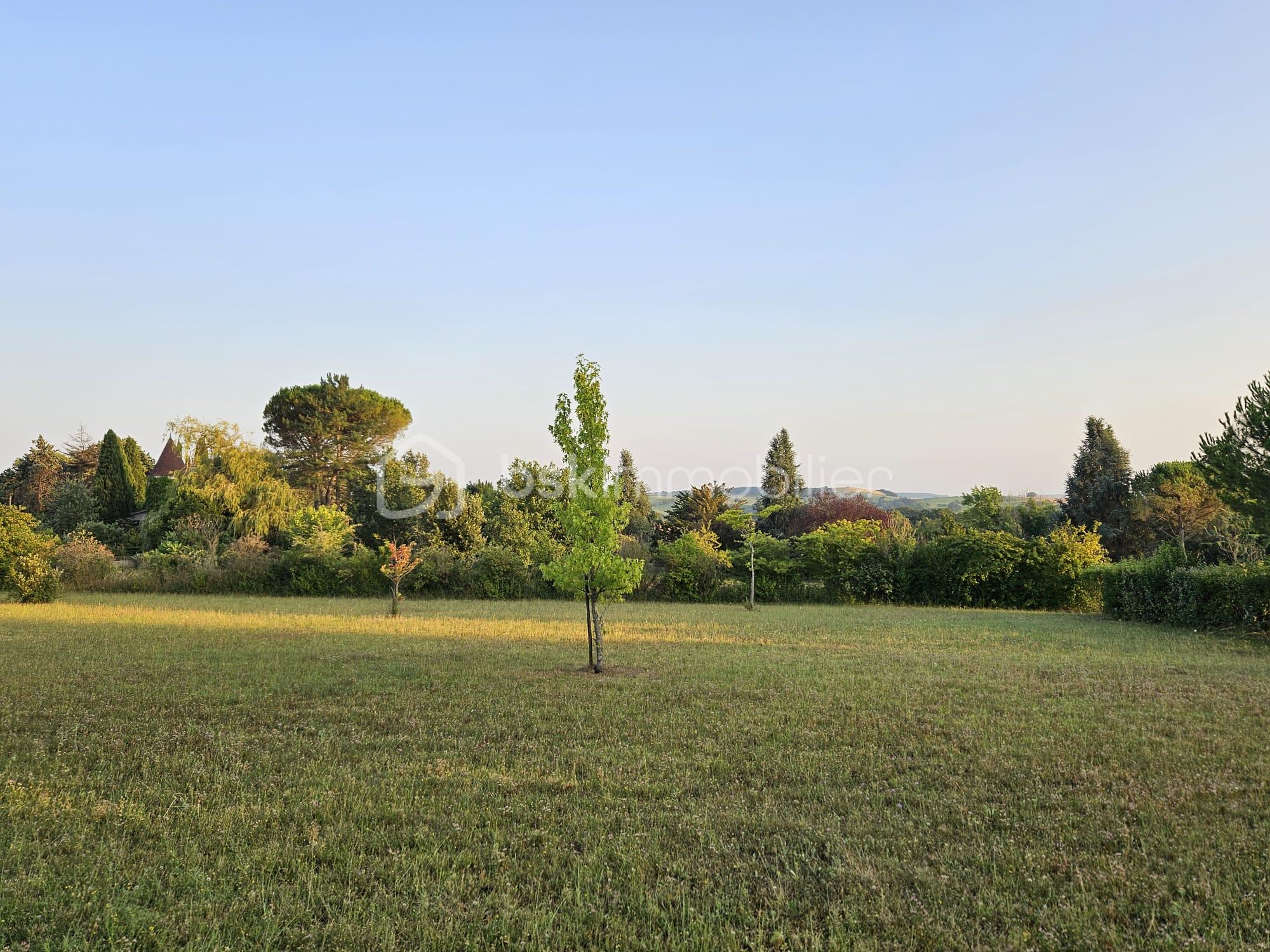 Terrain de 2 197 m²