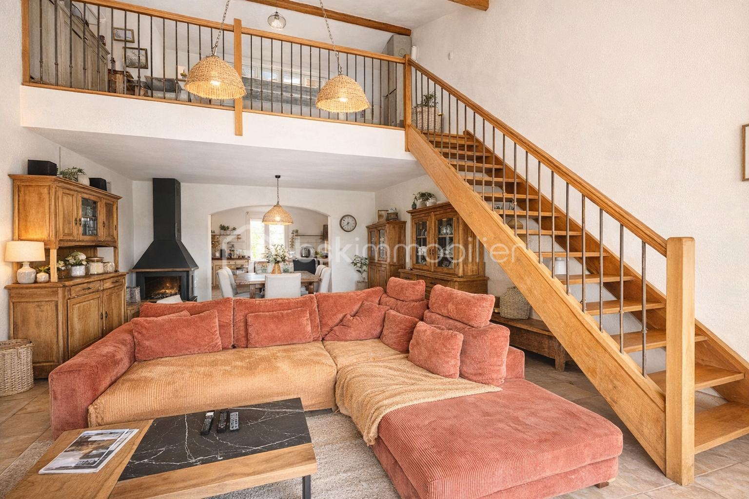 Maison provencale de 136 m² - Salón en estilo rural francés.png