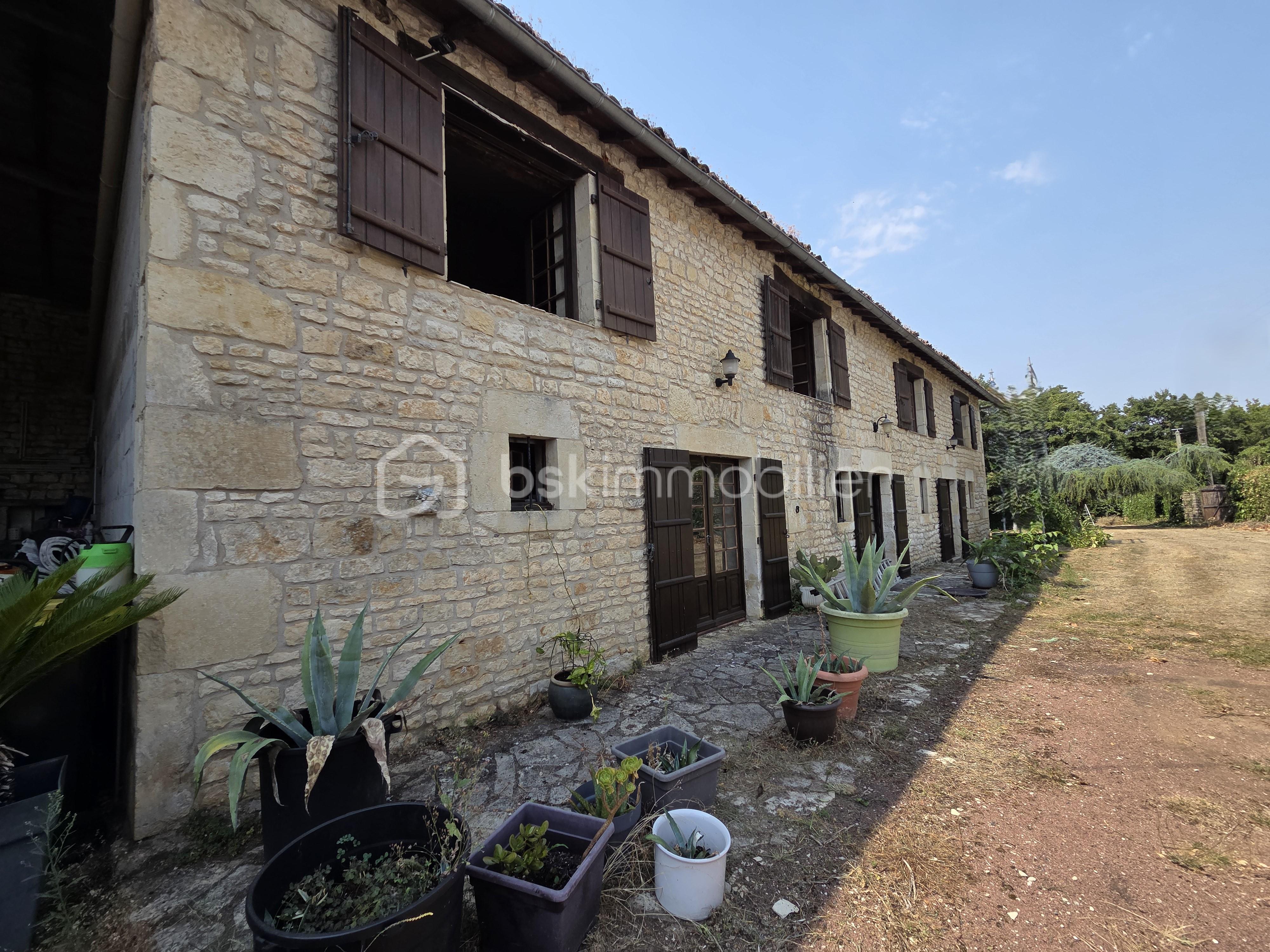 Maison charentaise de 277 m² - FACADE 1.jpg