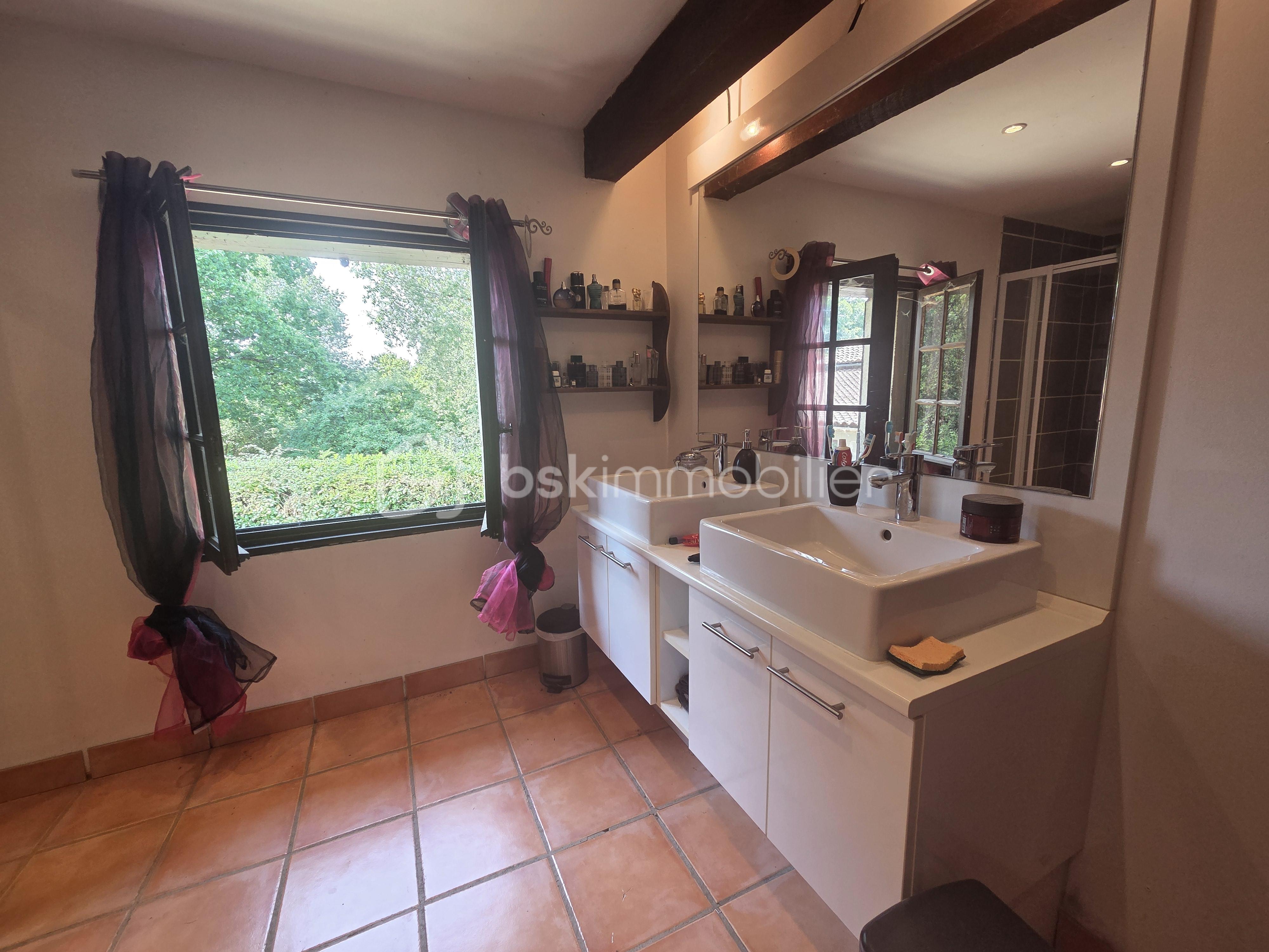 Maison charentaise de 277 m² - SDB 3.jpg