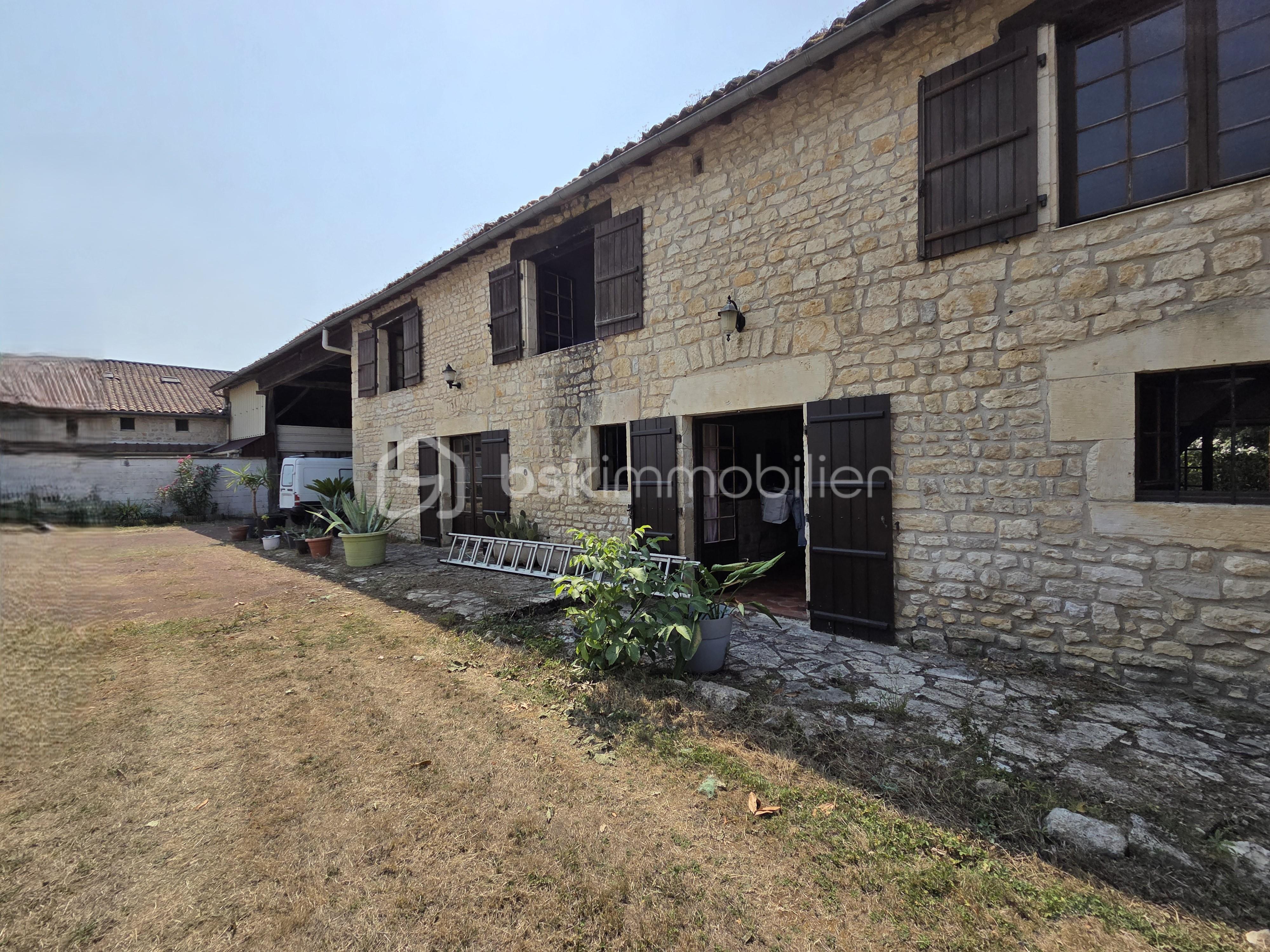 Maison charentaise de 277 m² - FACADE.jpg