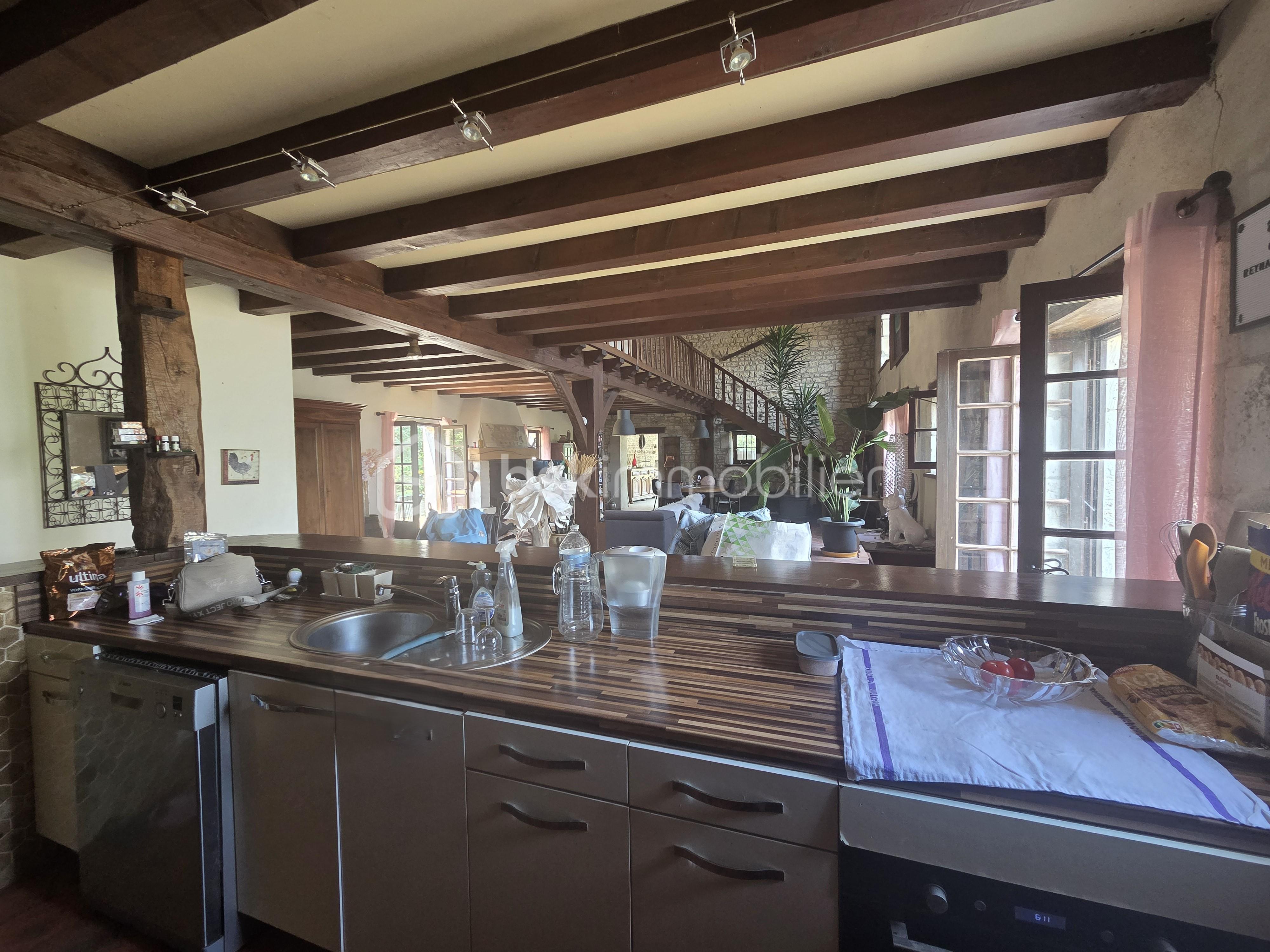 Maison charentaise de 277 m² - CUISINE.jpg