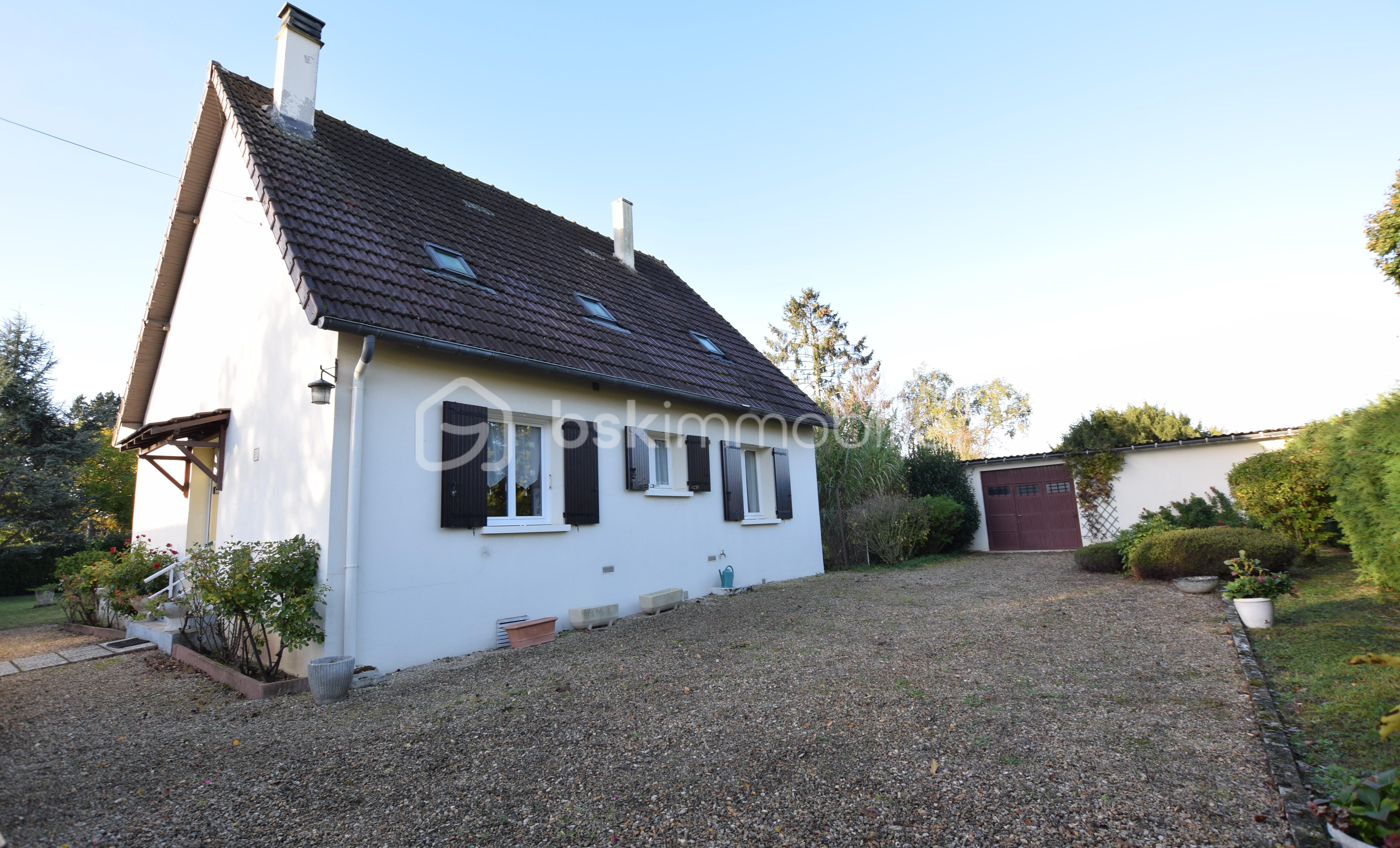 Maison de 145 m² - FACADE AVEC GARAGE.JPG