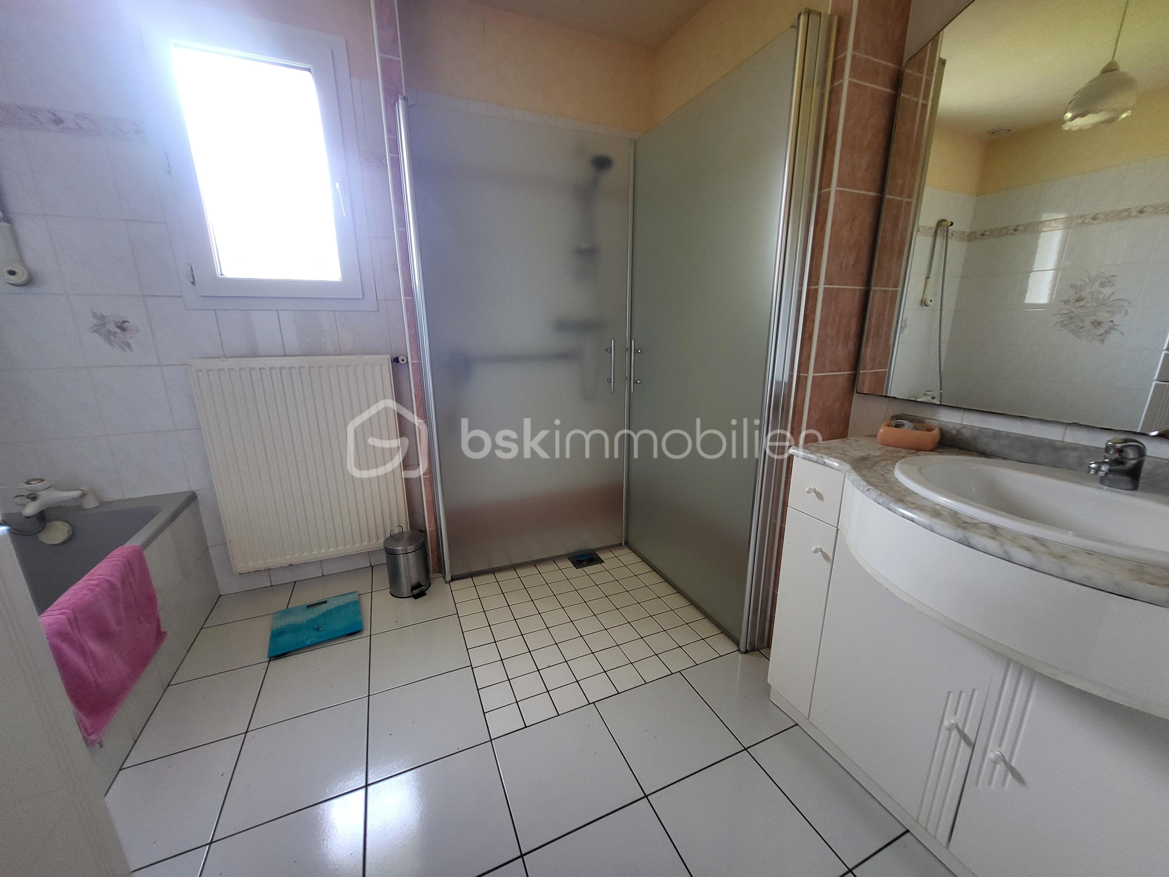 Maison de 140 m² - salle de bain.jpg