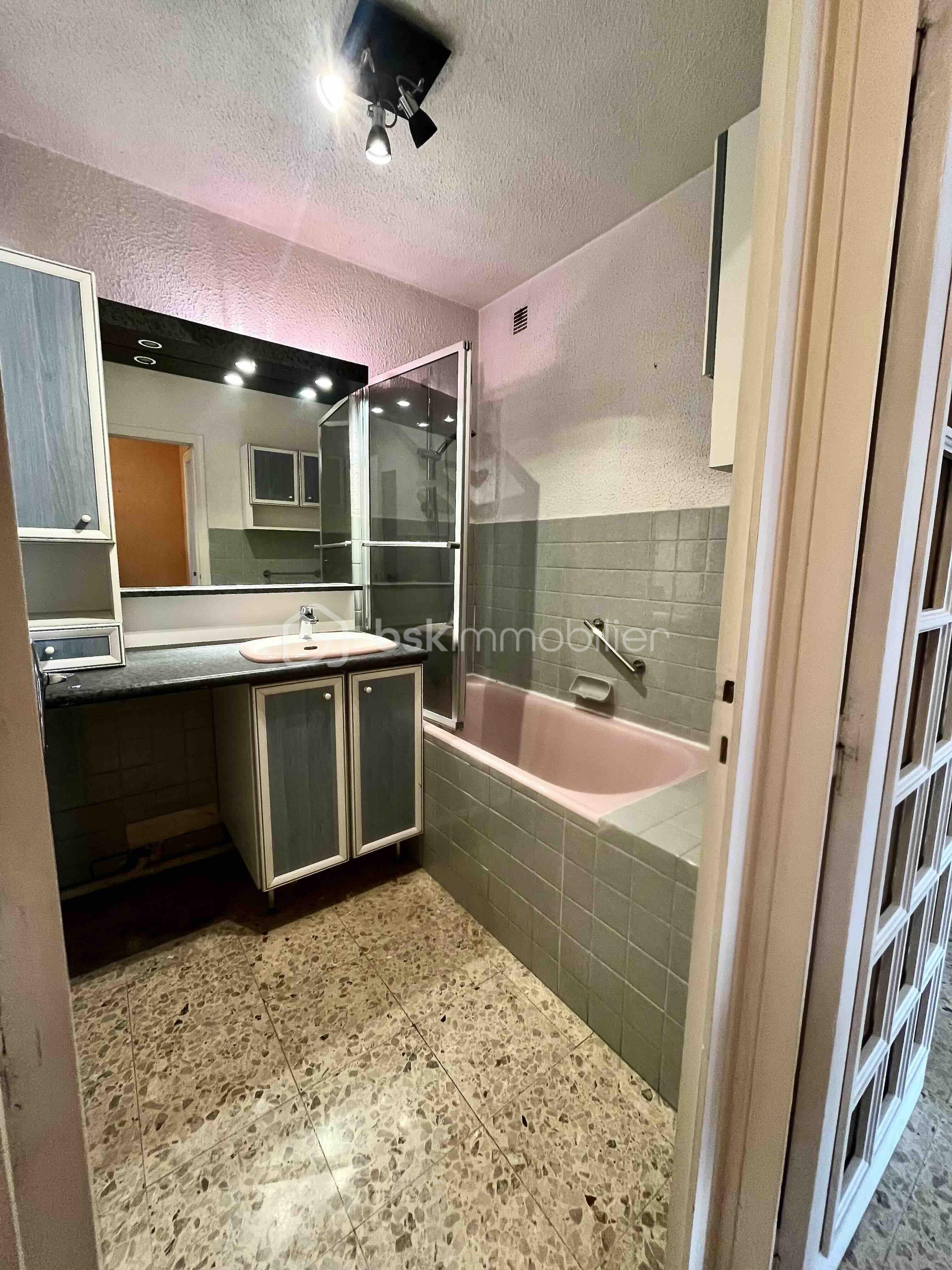 Appartement de 76,92 m² - 17-SDB - copie.jpg