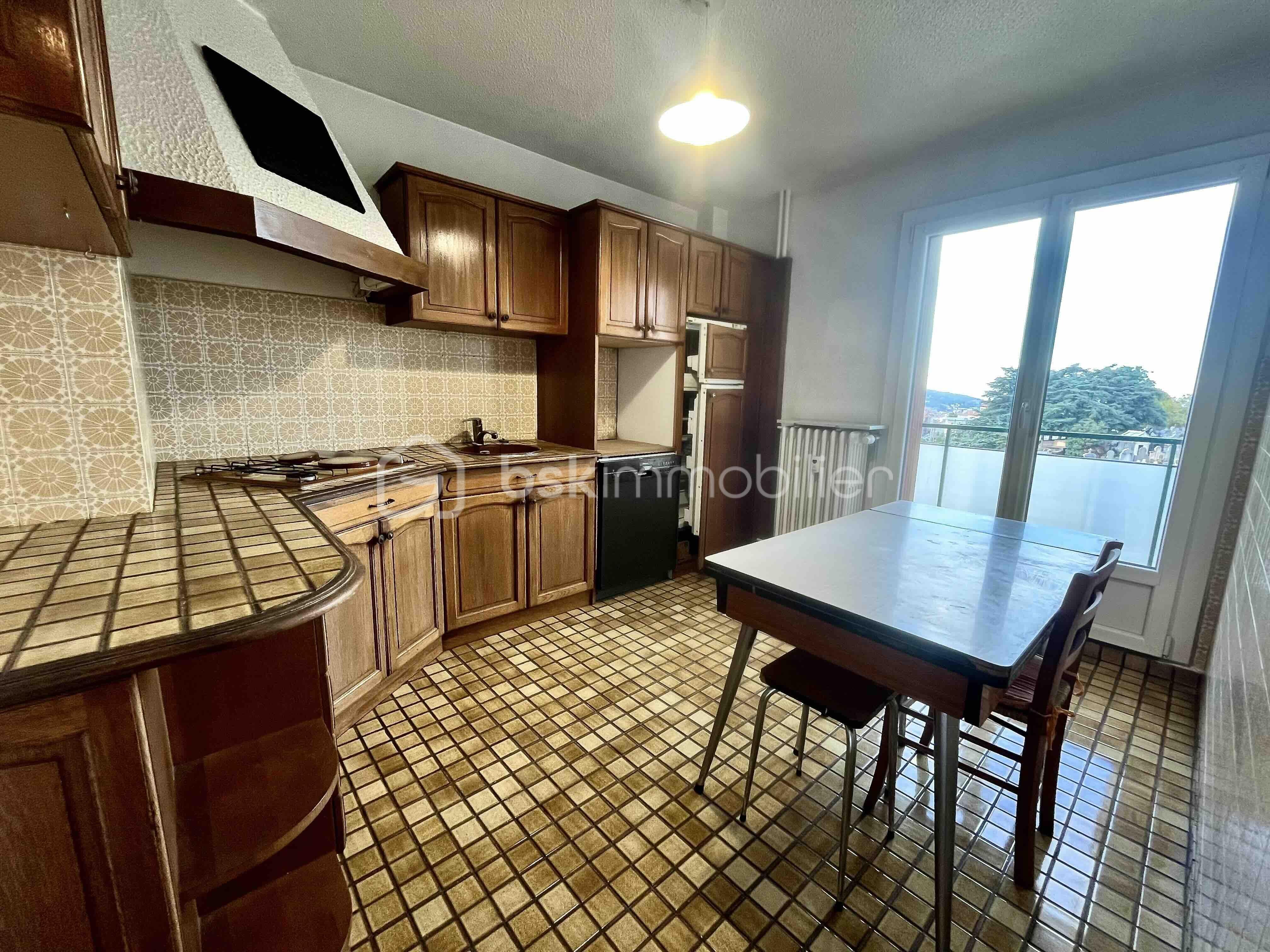 Appartement de 76,92 m² - 9-cuisine fenetre - copie.jpg