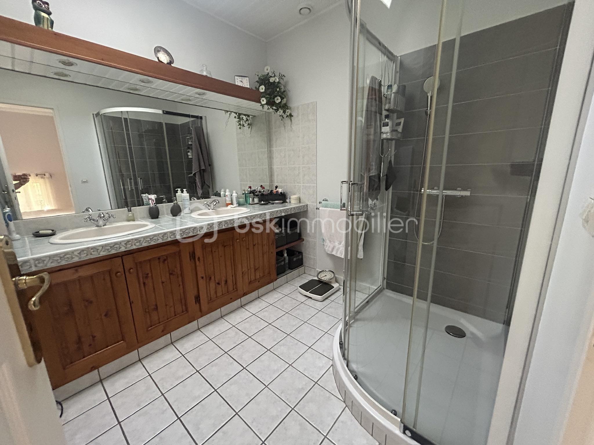 Maison de 221 m² - 99B117FC-1FB3-40BF-A760-5C055422410B_1_102_o.jpeg