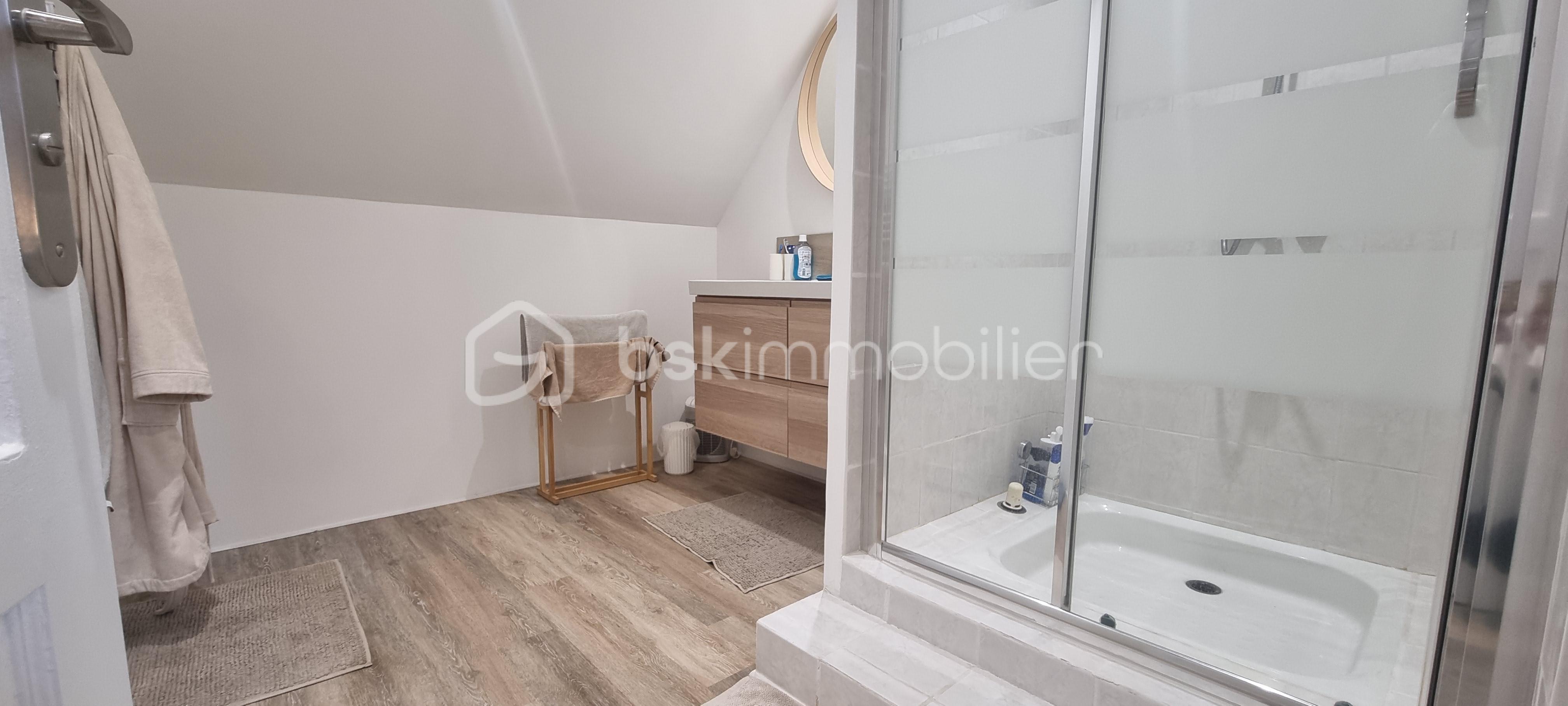Maison de 120 m² - yklF5o7o3vYsUefRe5tdmh07zyRrgKlndbGRbUfC.jpg