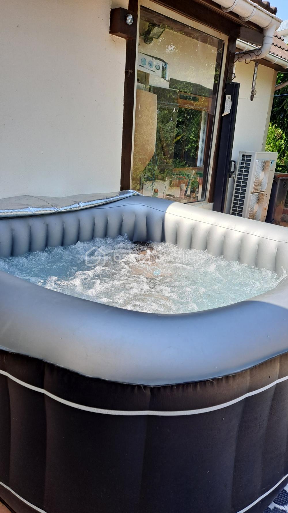 Maison traditionnelle de 97,42 m² - photo jaccuzi.jpg