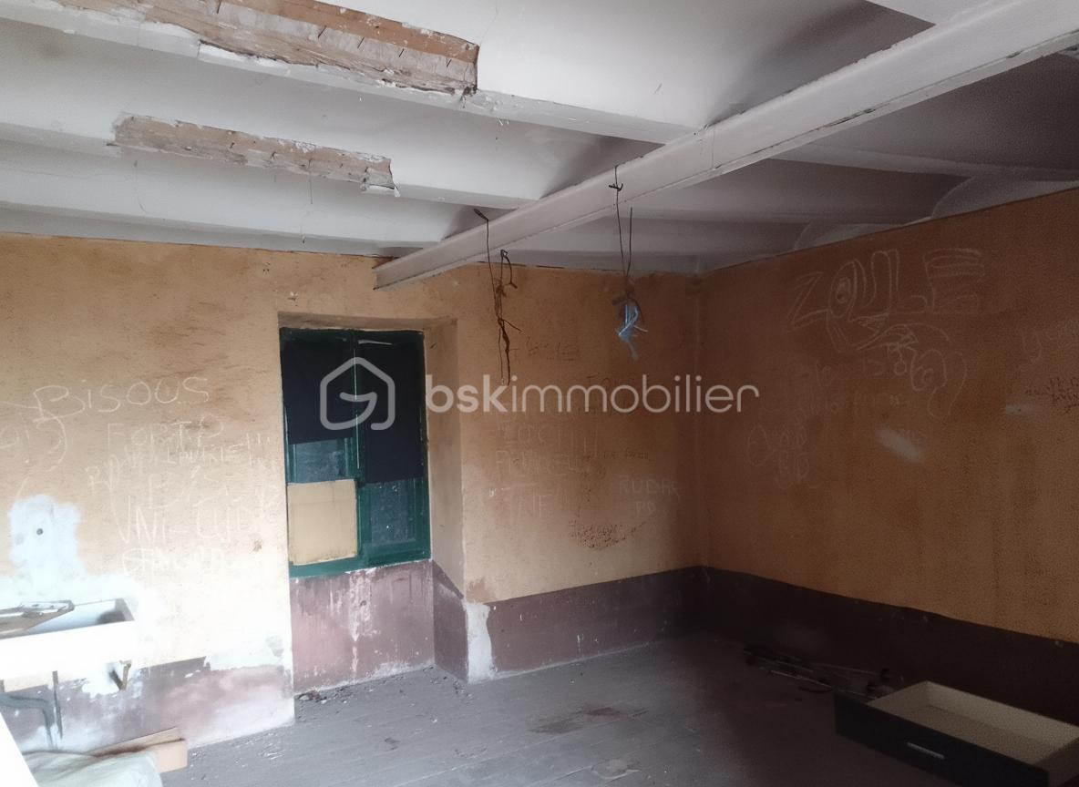 Maison ancienne de 137 m² - Piece du haut jollain.jpg