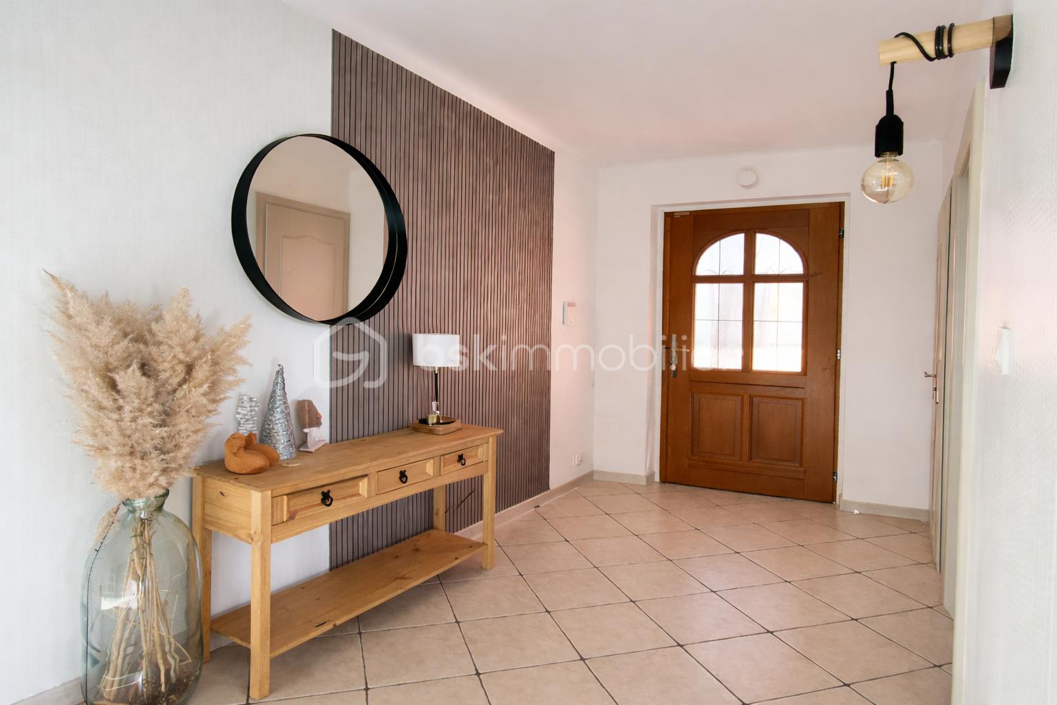 Entrée moderne et accueillante.png