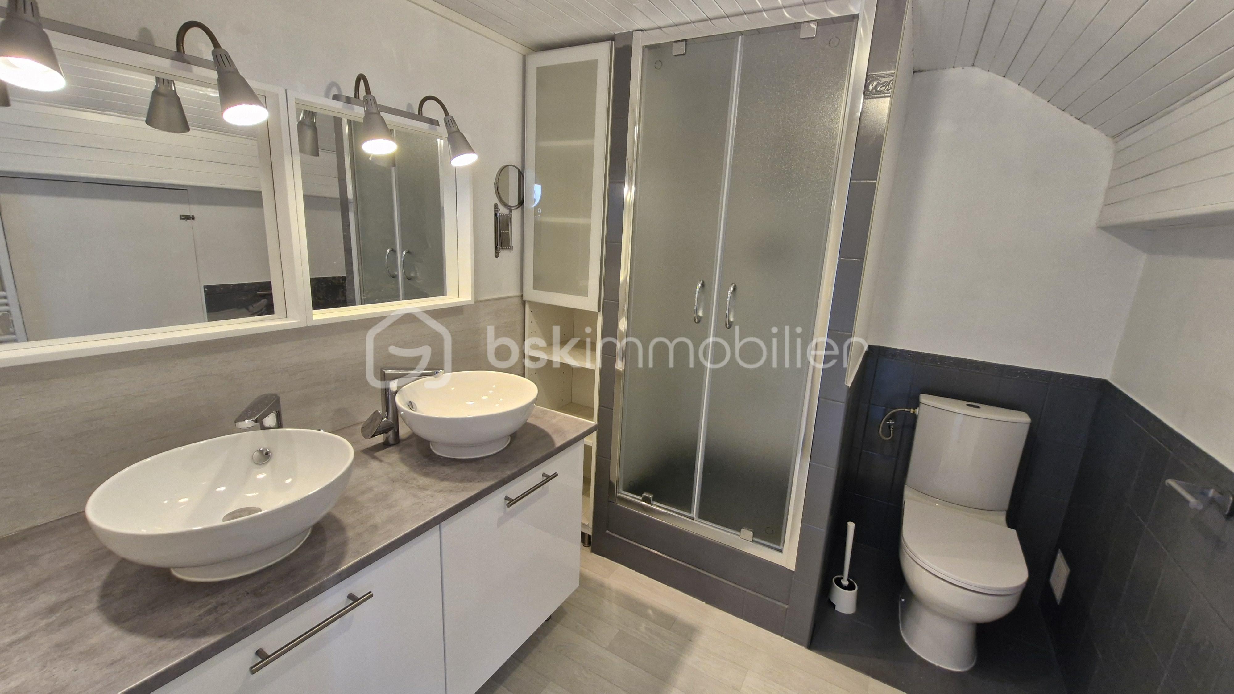 Maison jumelee de 117,45 m² - sdb haut ok.jpg