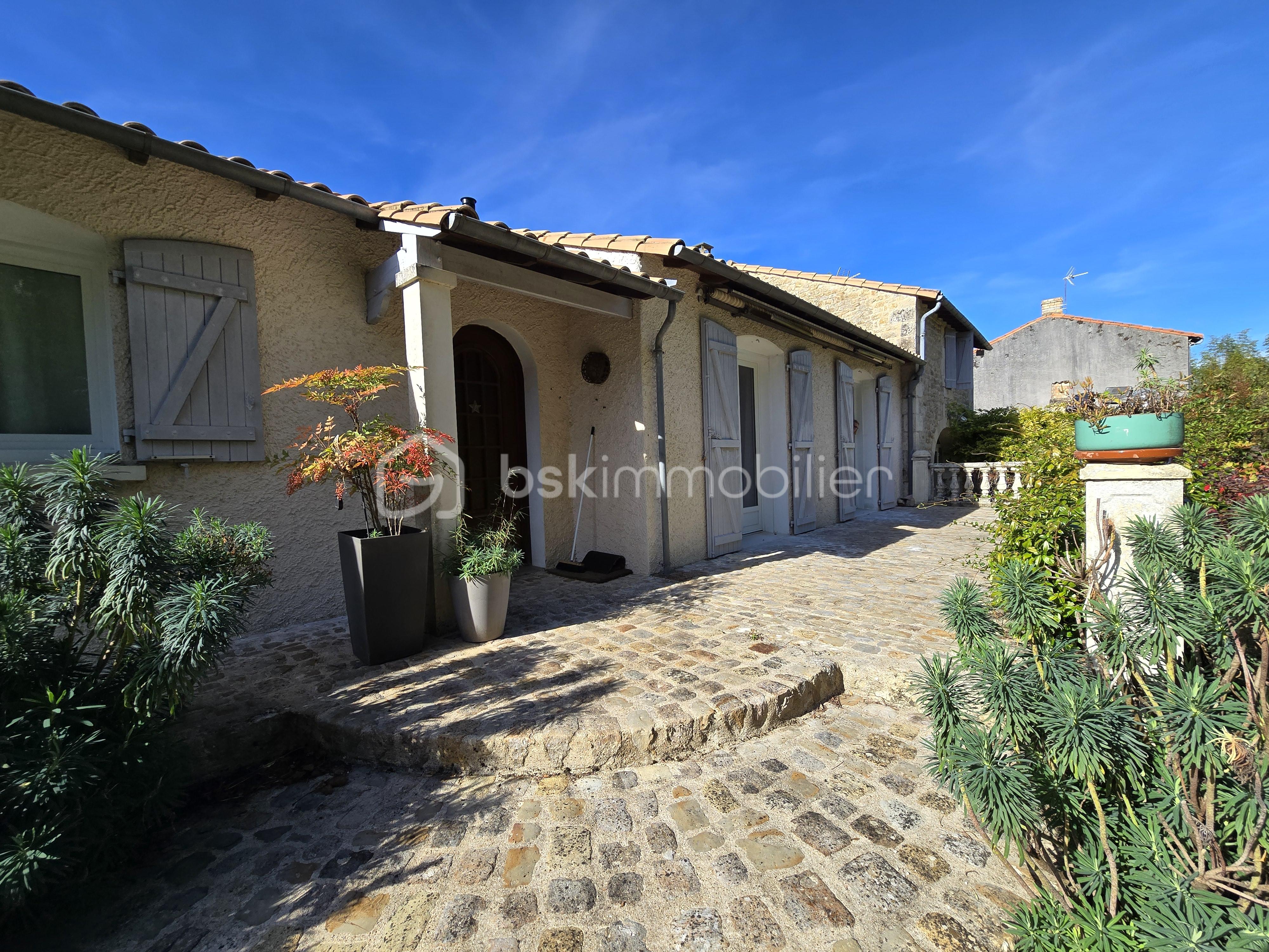 Maison ancienne de 360 m² - maison-a-vendre-vouille-79-ludovic-moindron.jpg.jpg