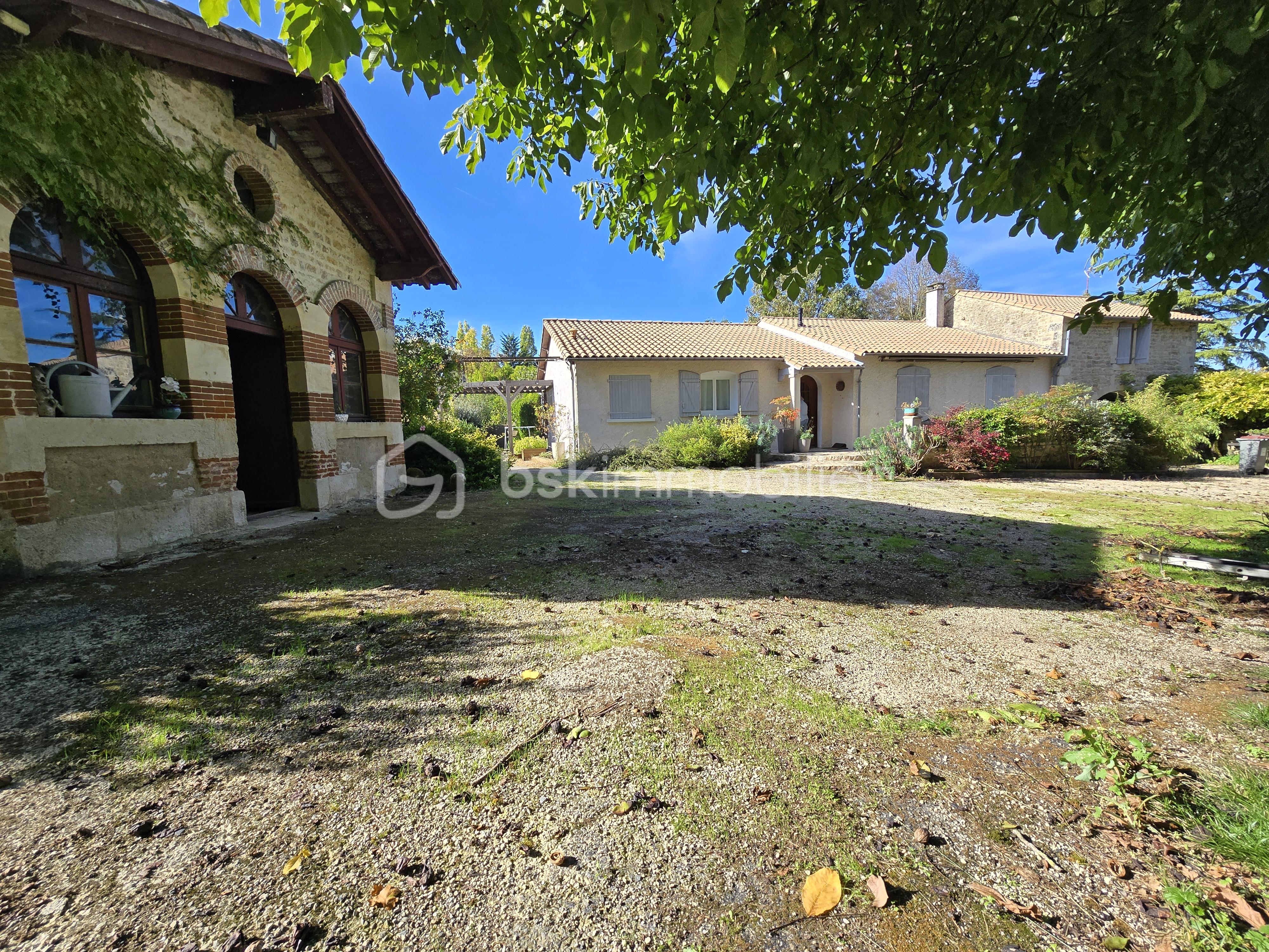 Maison ancienne de 360 m²