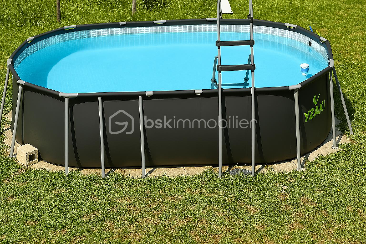 Maison de 100 m² - PISCINE Améliorée eau bleue.png