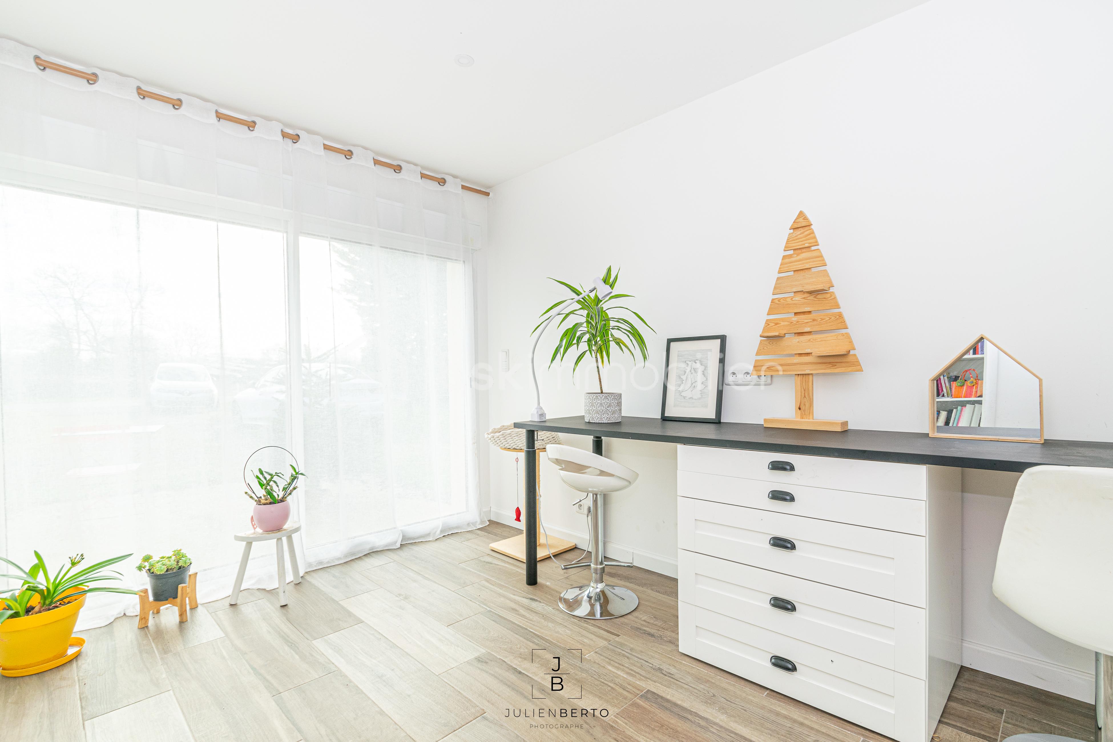 Maison de 135 m² - chambre bureau bas.jpg